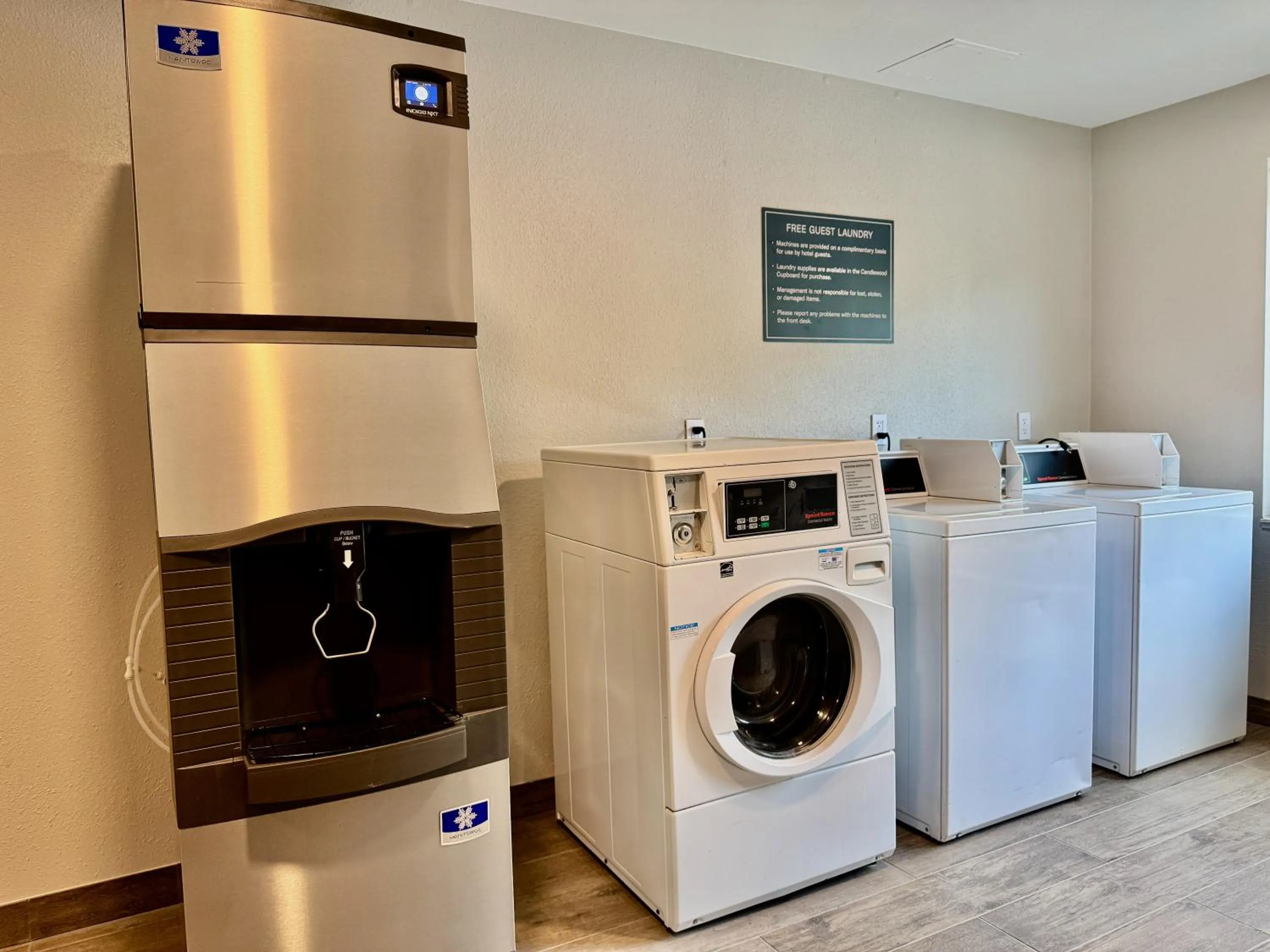 laundry in Candlewood Suites Jacksonville Southpoint