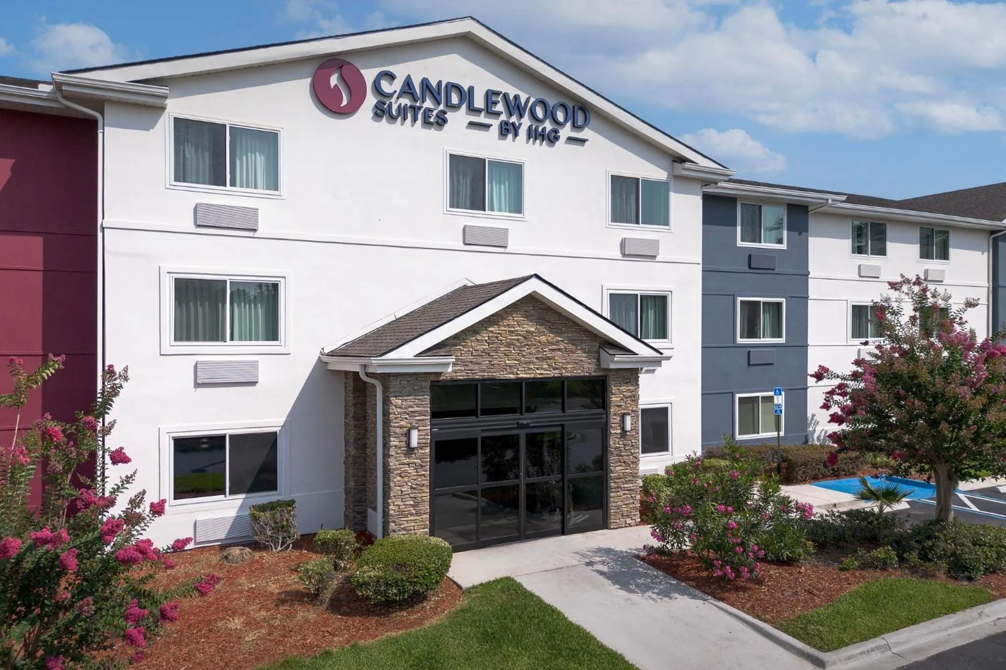 Property building in Candlewood Suites Jacksonville Southpoint
