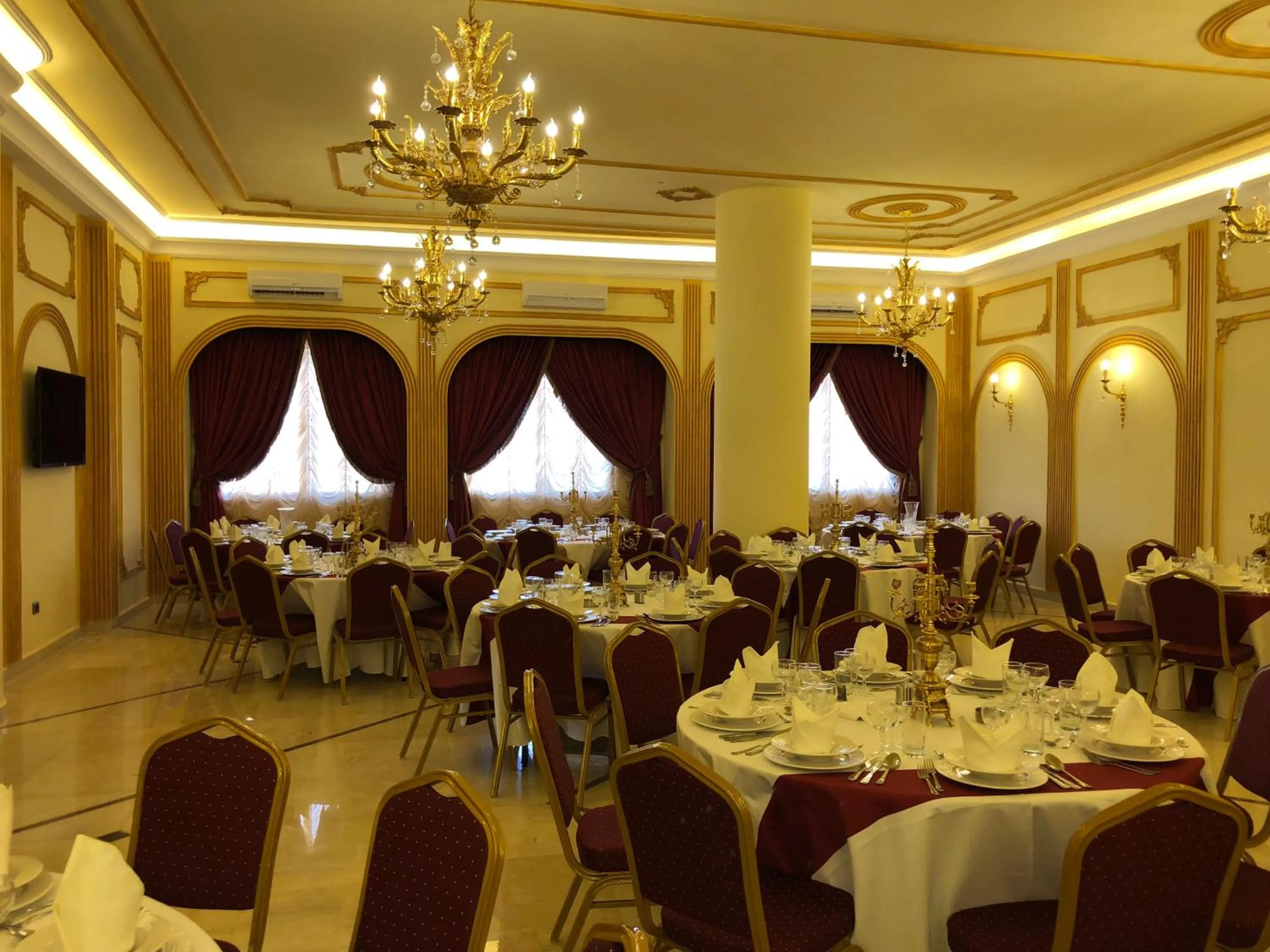 Restaurant/places to eat in Bissau Royal Hotel