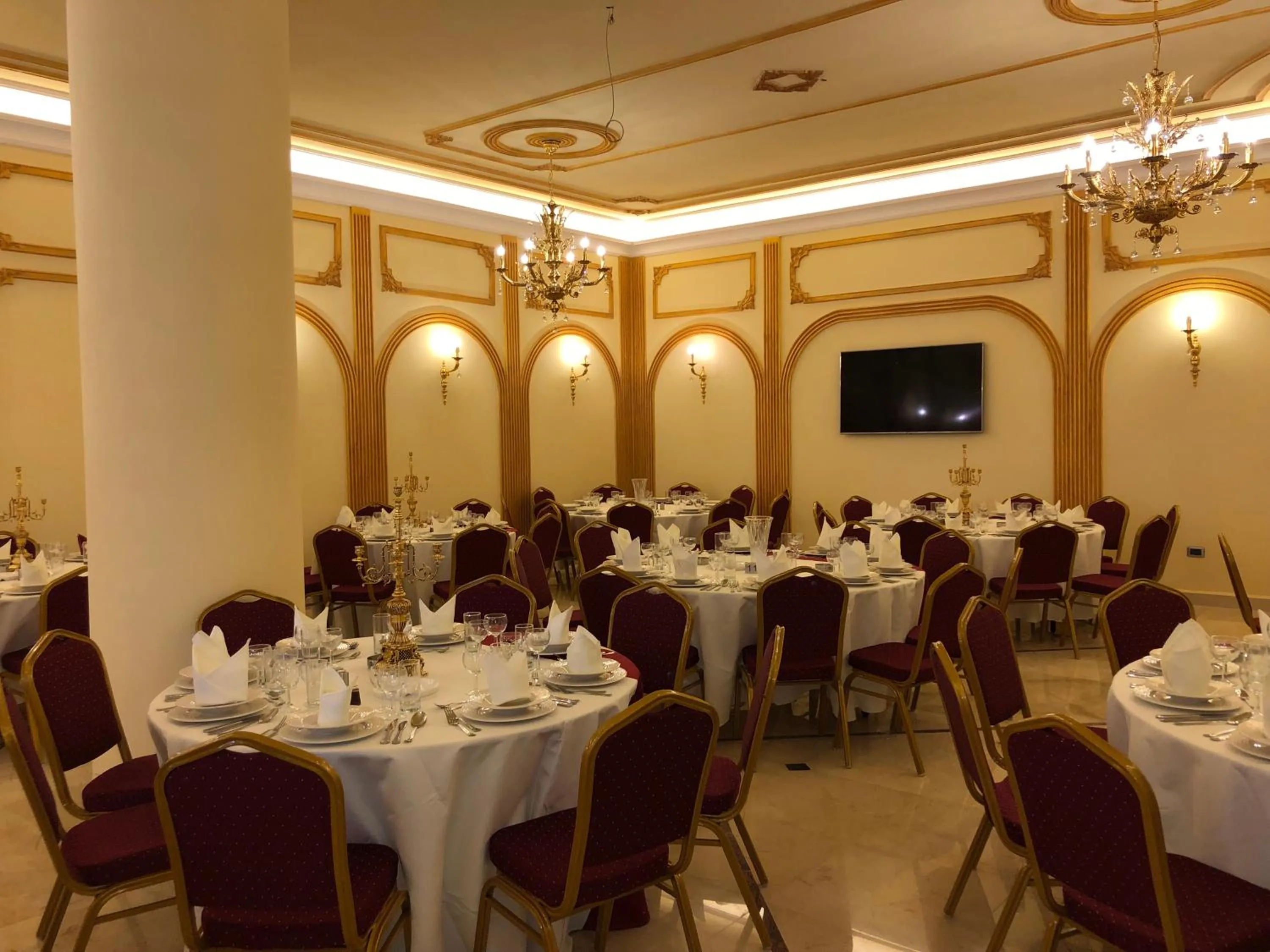 Restaurant/places to eat in Bissau Royal Hotel
