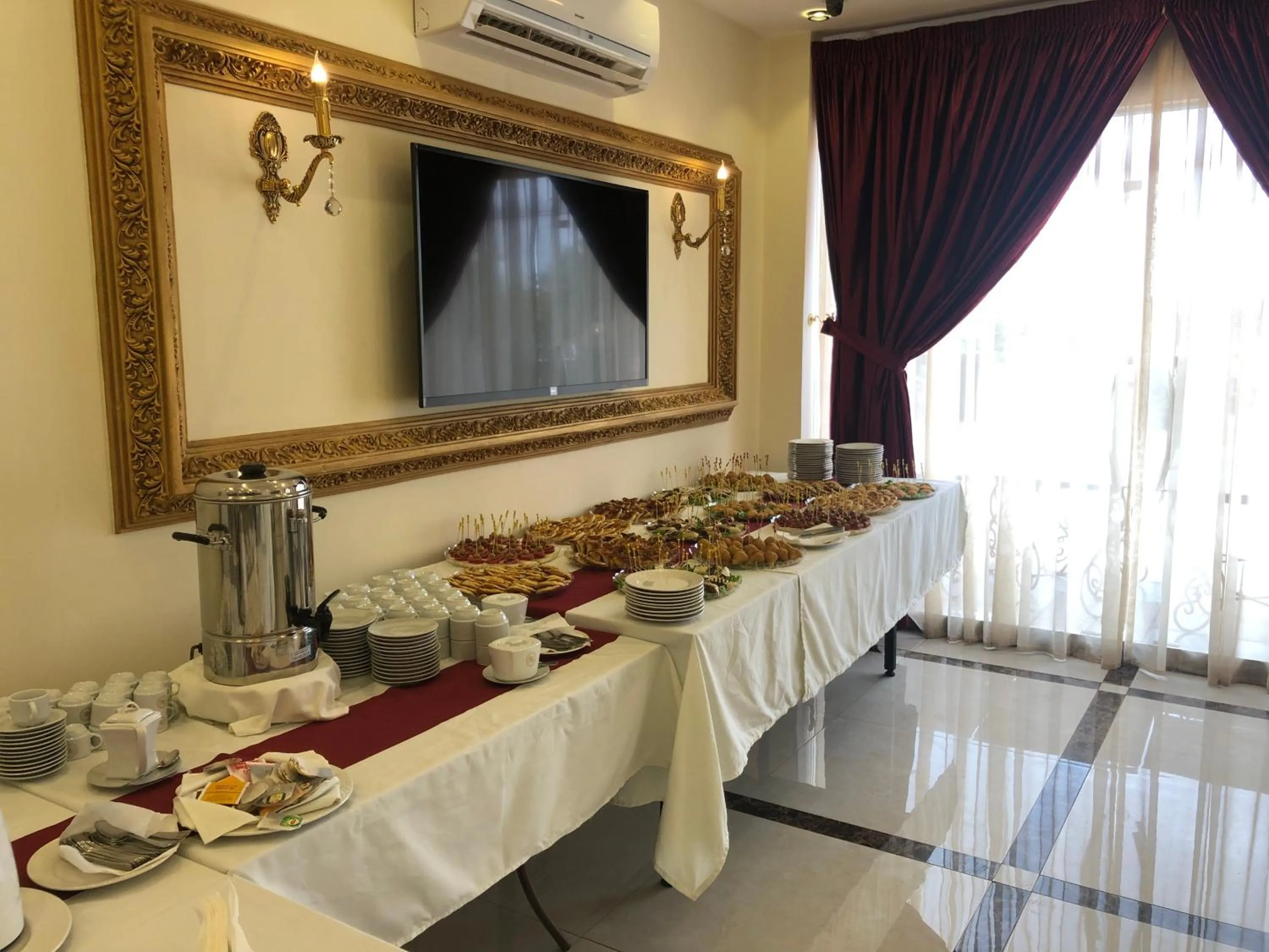 Food and drinks in Bissau Royal Hotel