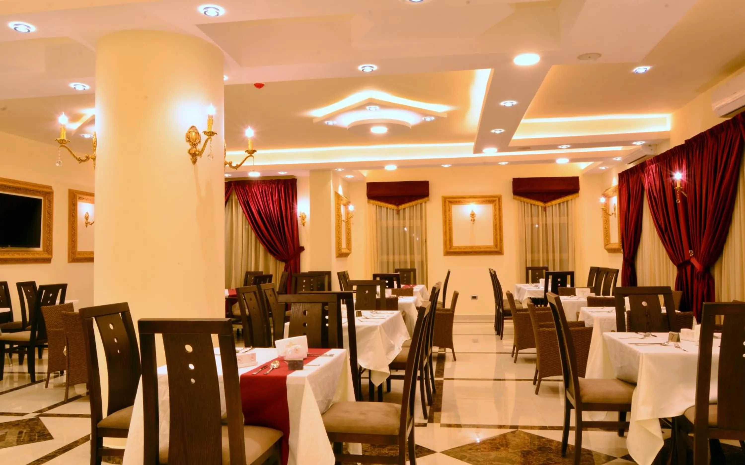 Restaurant/places to eat in Bissau Royal Hotel