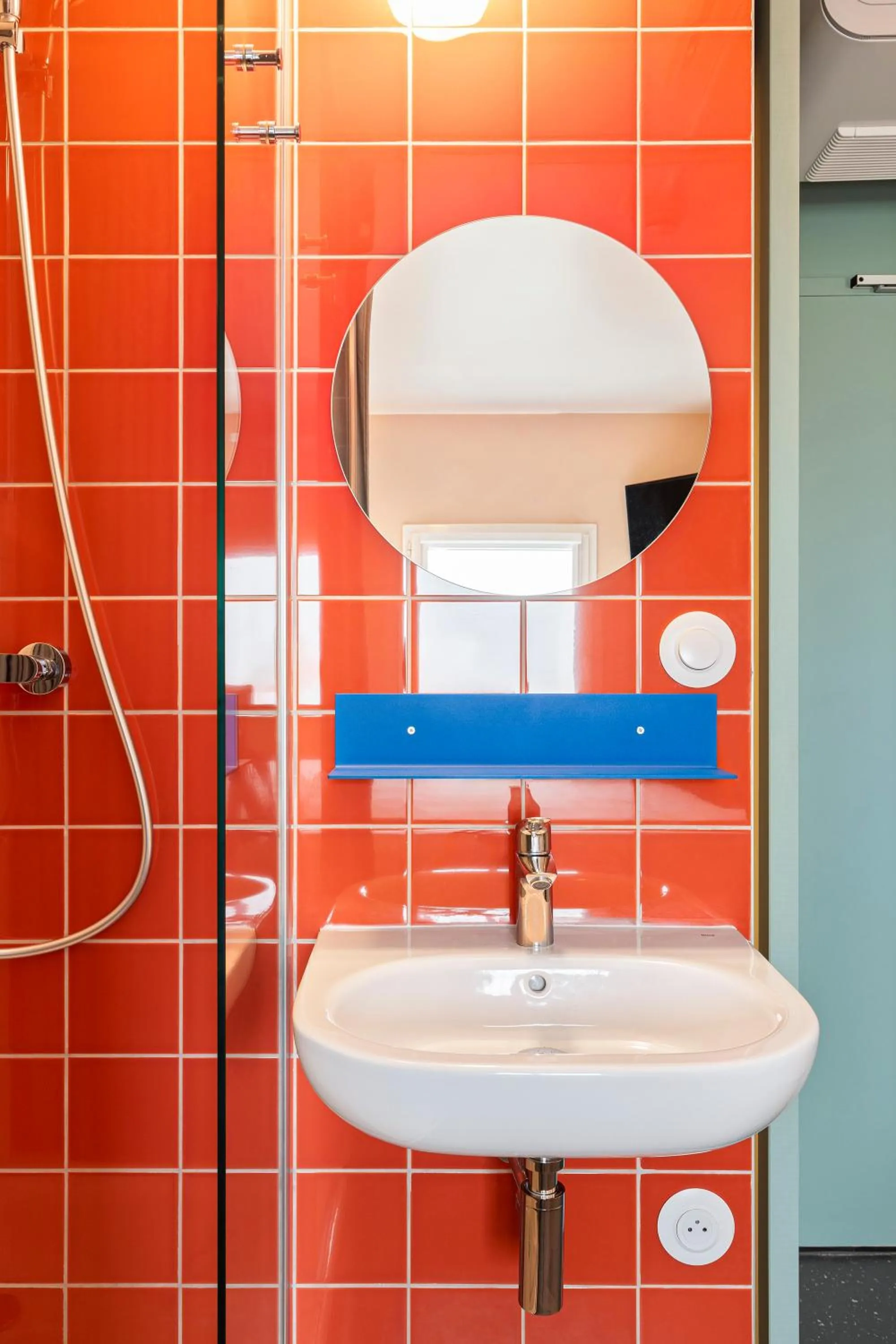 Shower in Greet Hotel Nice Aéroport Promenade des Anglais