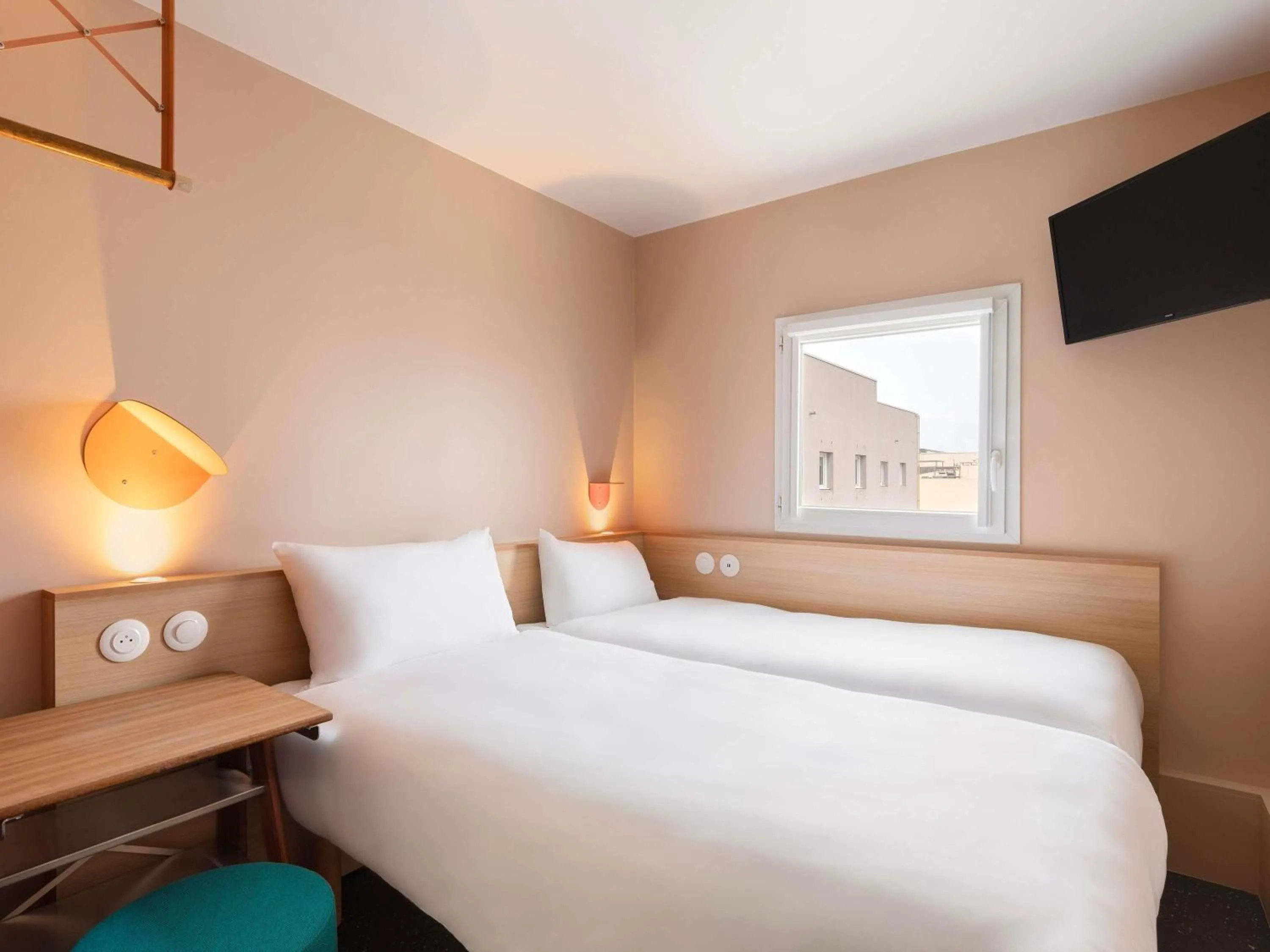 Bedroom, Bed in Greet Hotel Nice Aéroport Promenade des Anglais