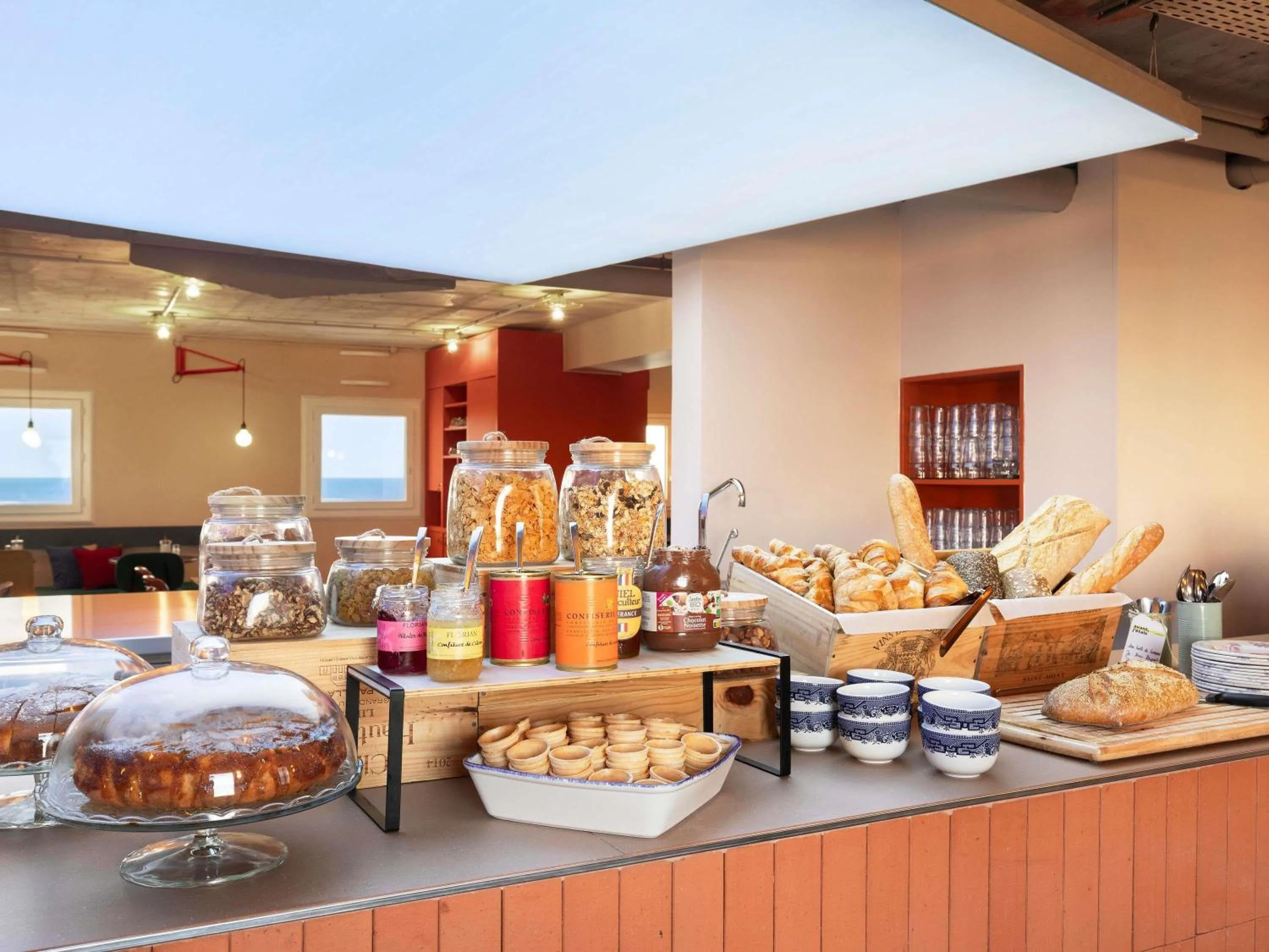 Property building in Greet Hotel Nice Aéroport Promenade des Anglais