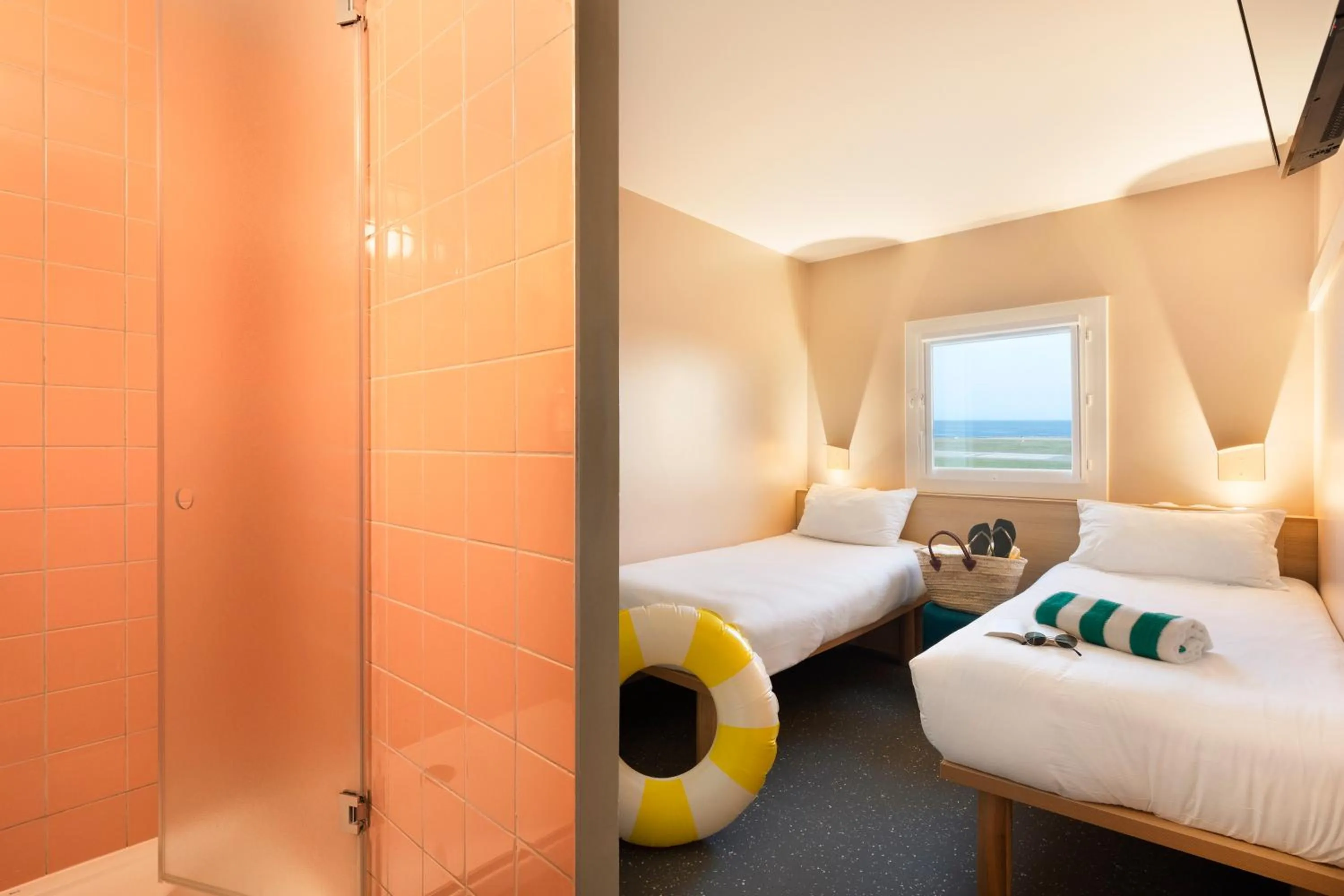 Bedroom, Bed in Greet Hotel Nice Aéroport Promenade des Anglais