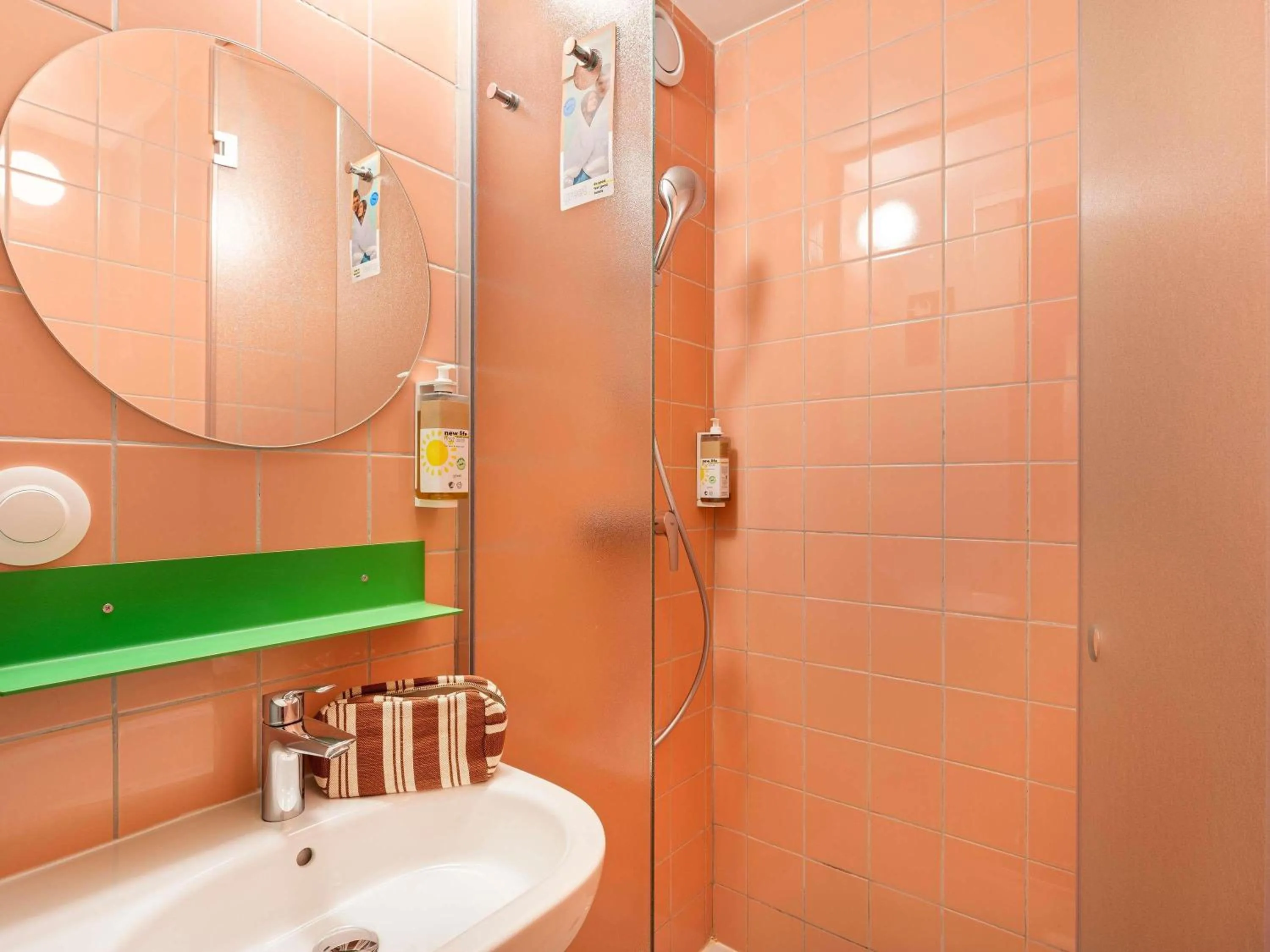 Bedroom in Greet Hotel Nice Aéroport Promenade des Anglais