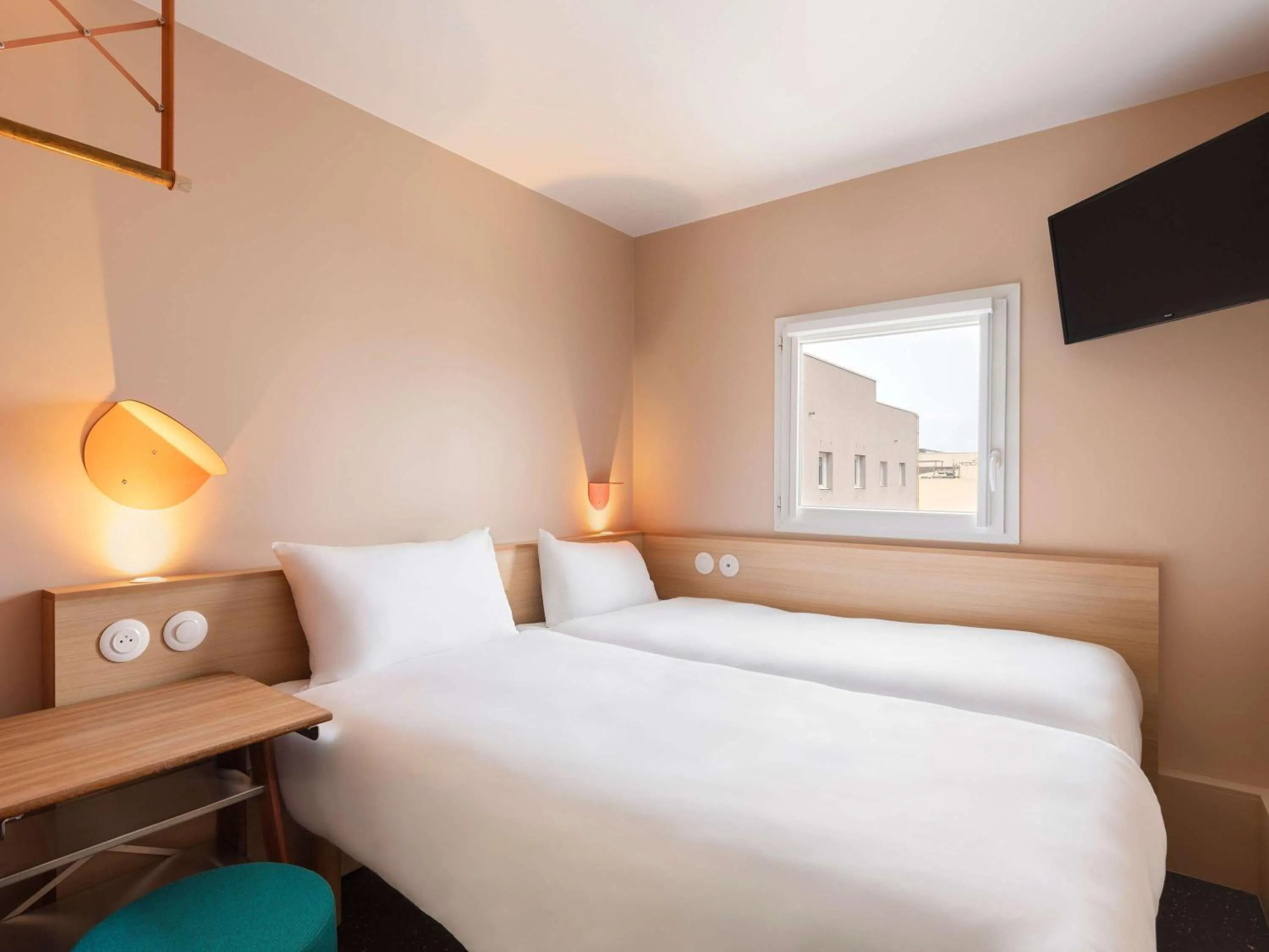 Bedroom, Bed in Greet Hotel Nice Aéroport Promenade des Anglais