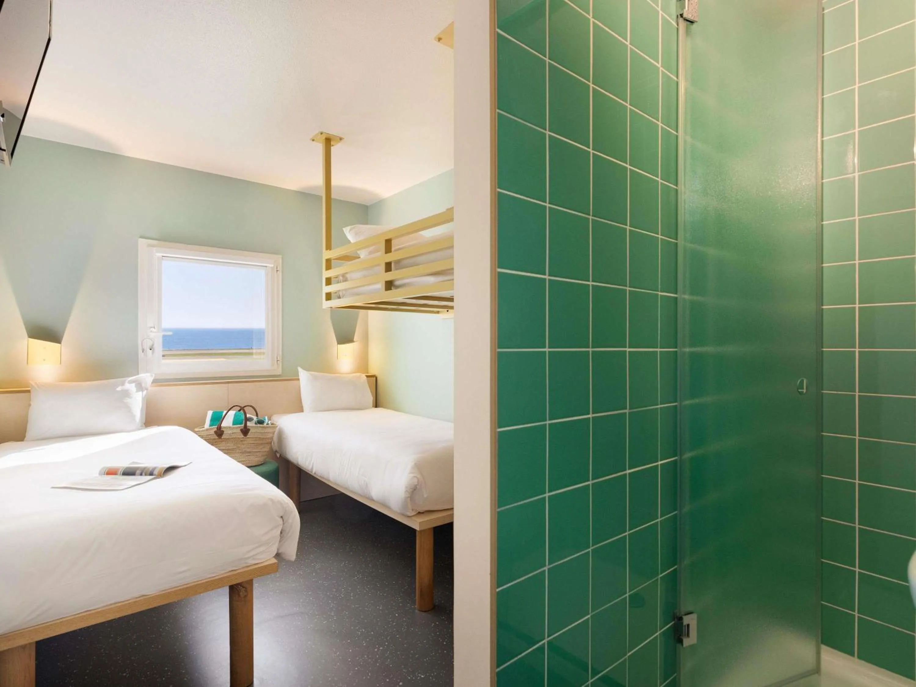 Bedroom, Bed in Greet Hotel Nice Aéroport Promenade des Anglais