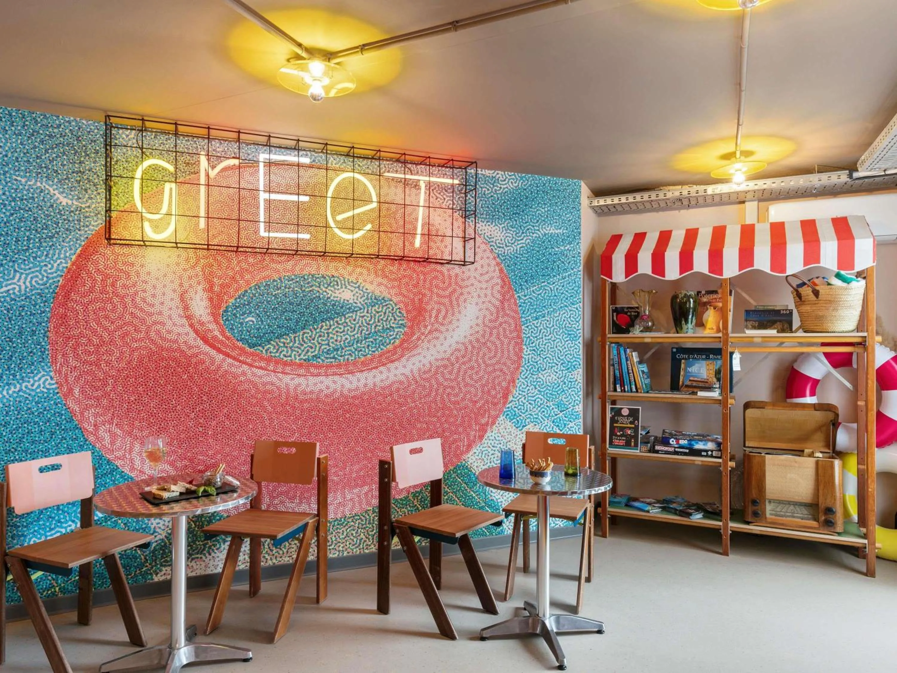 Property building in Greet Hotel Nice Aéroport Promenade des Anglais