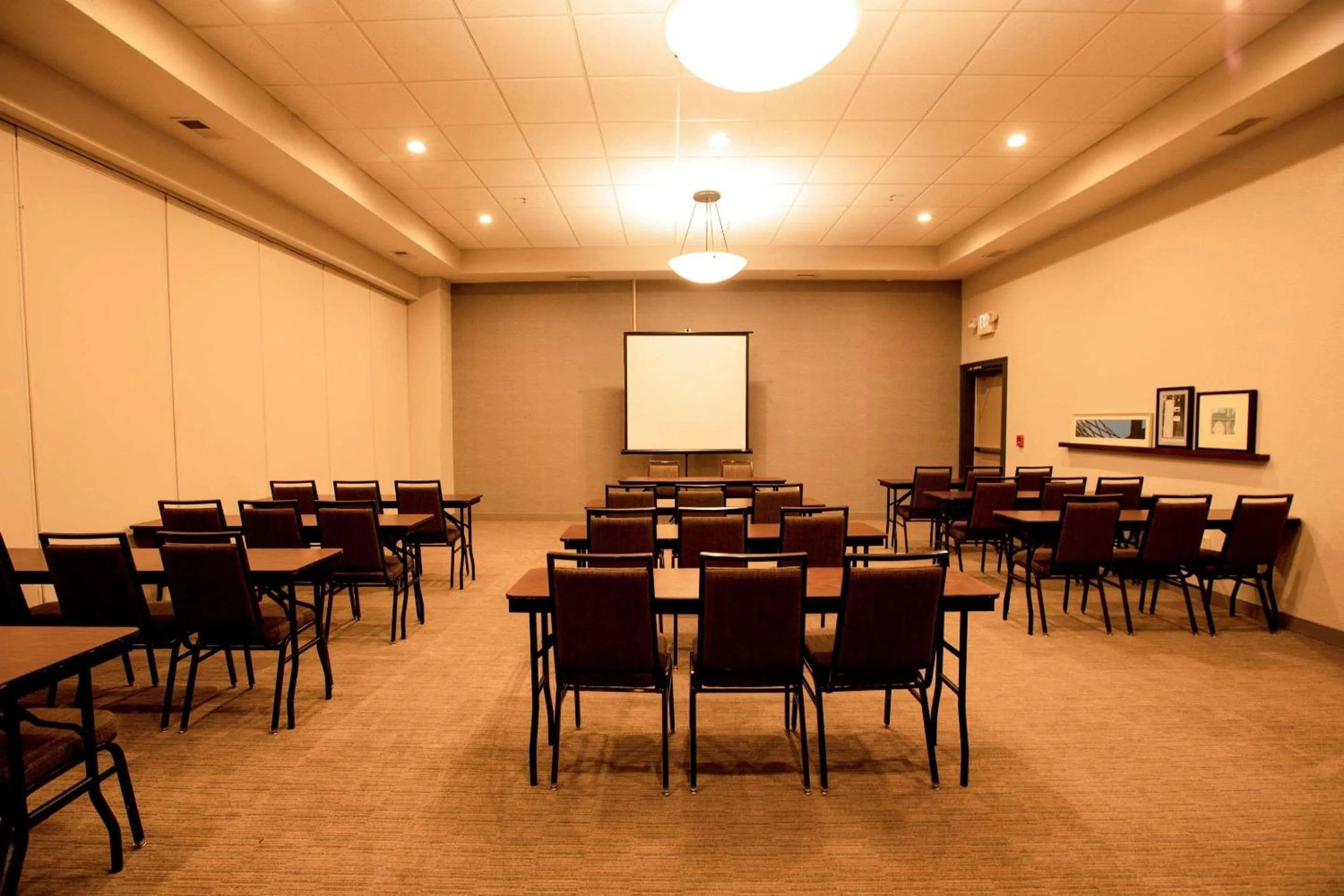Meeting/conference room in Country Inn & Suites by Radisson, Wilson, NC