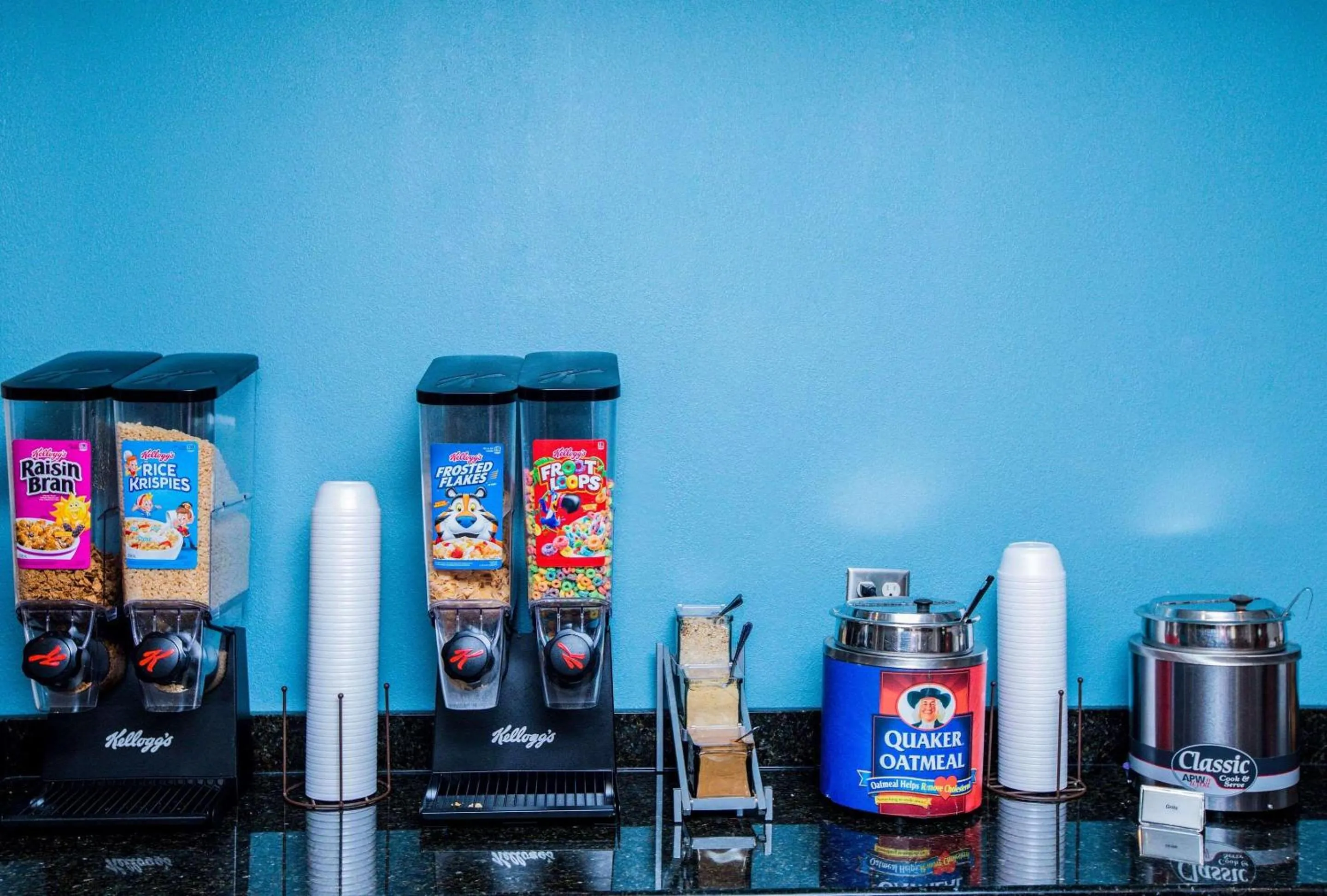 Breakfast in Country Inn & Suites by Radisson, Wilson, NC