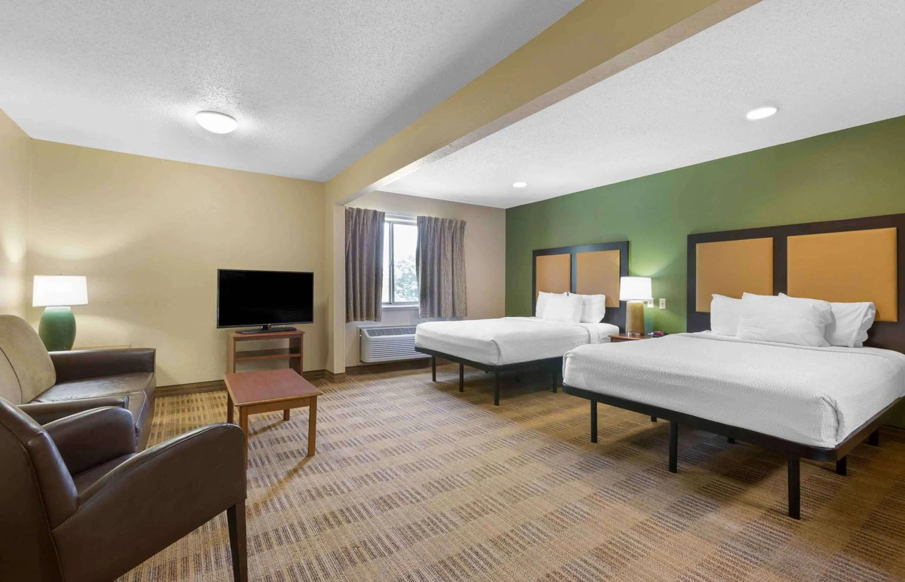 Bedroom, Bed in Extended Stay America Suites - Toledo - Maumee