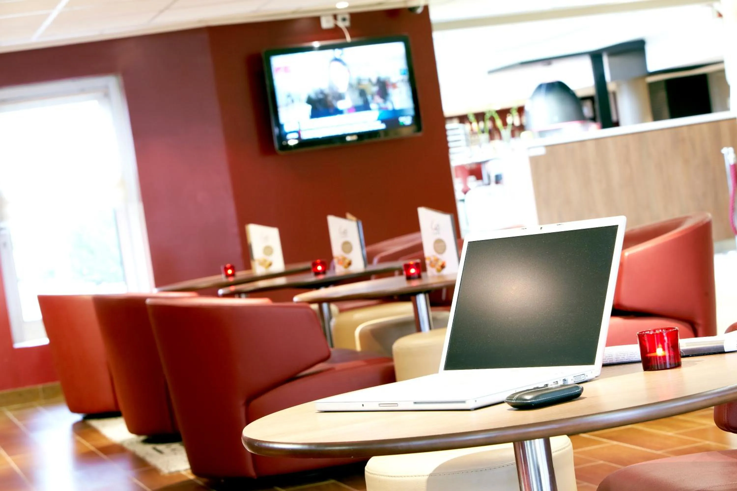 Lounge or bar in Campanile Paris Est - Porte de Bagnolet