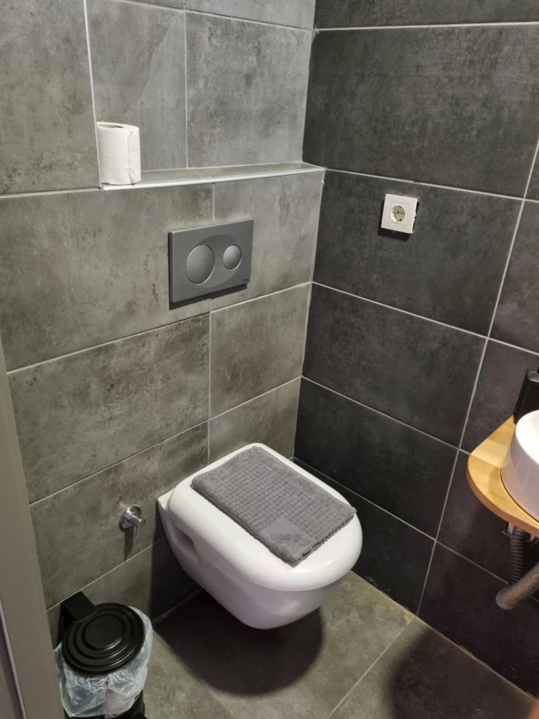 Toilet in El Mundo Suites