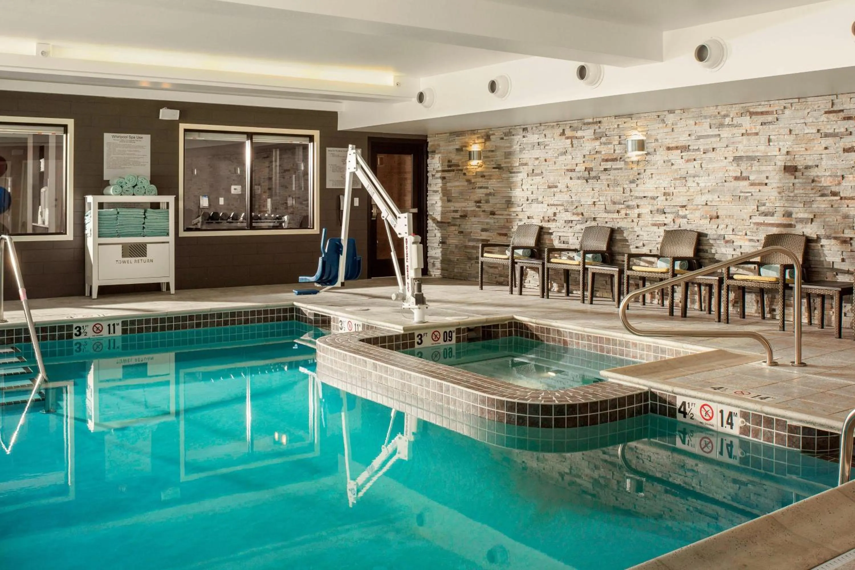 Swimming pool in Fairfield by Marriott Waterbury Stowe