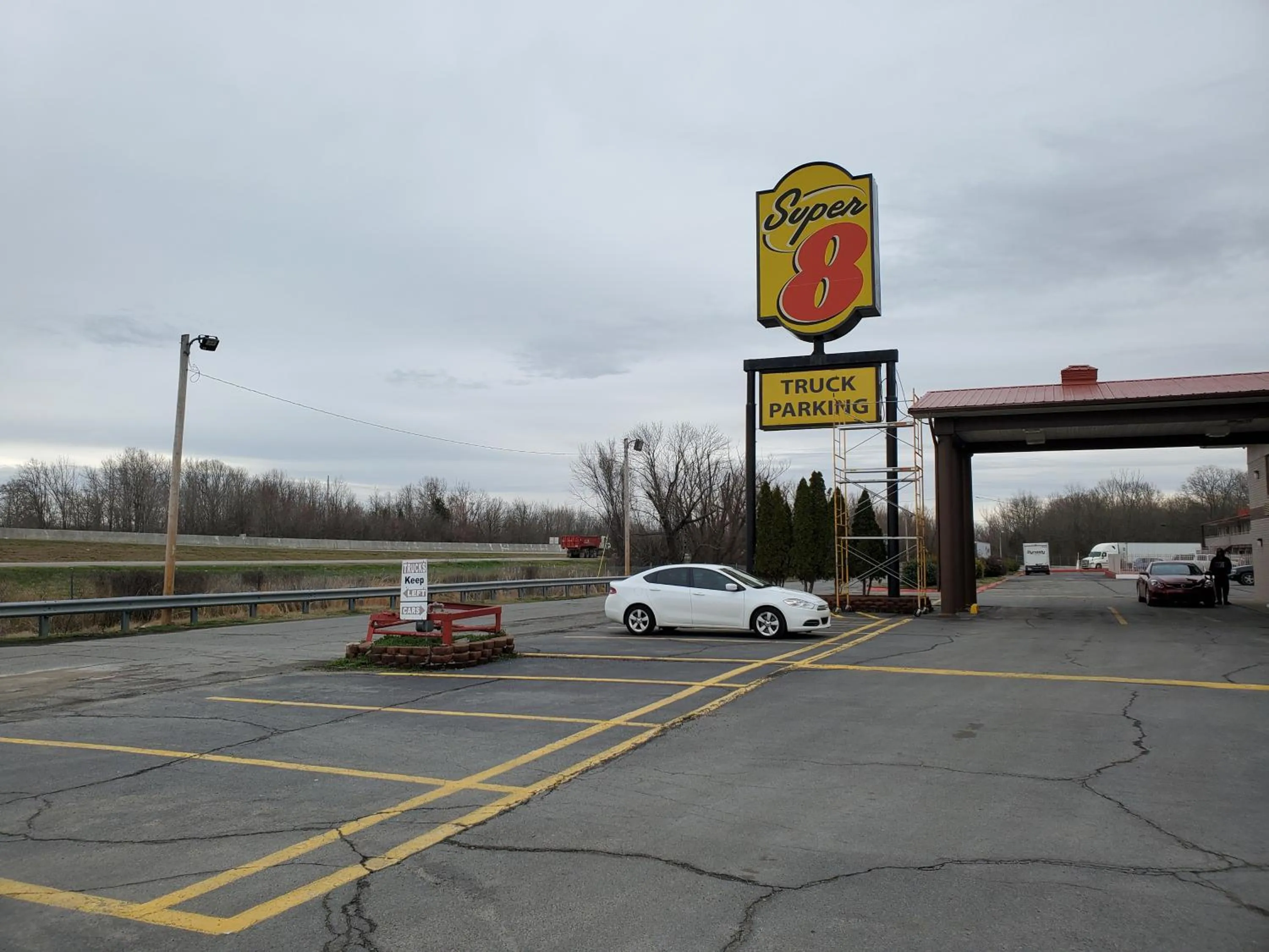 Property building, Property Logo/Sign in Super 8 by Wyndham Little Rock/North/Airport