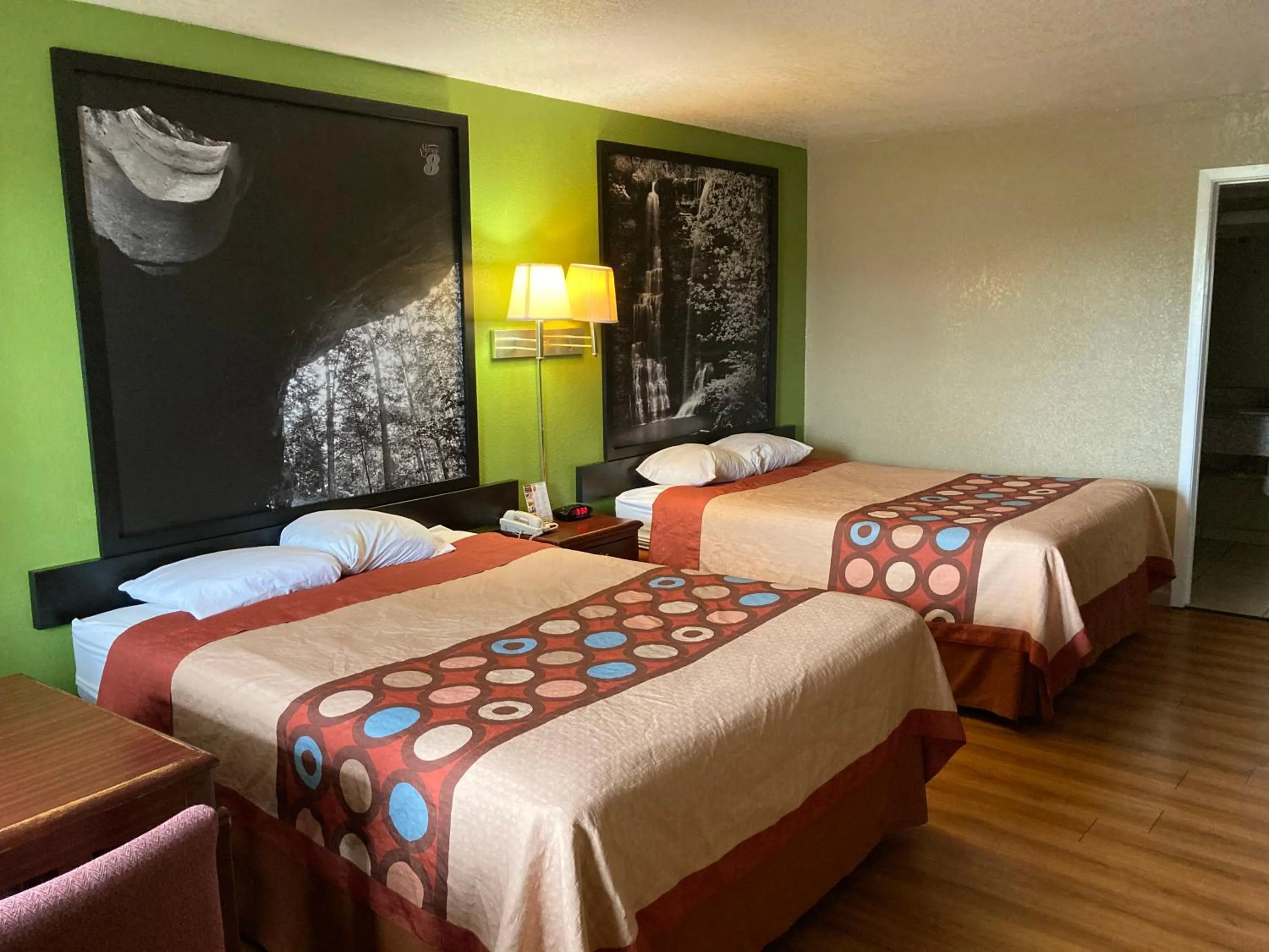 Bedroom in Super 8 by Wyndham Little Rock/North/Airport