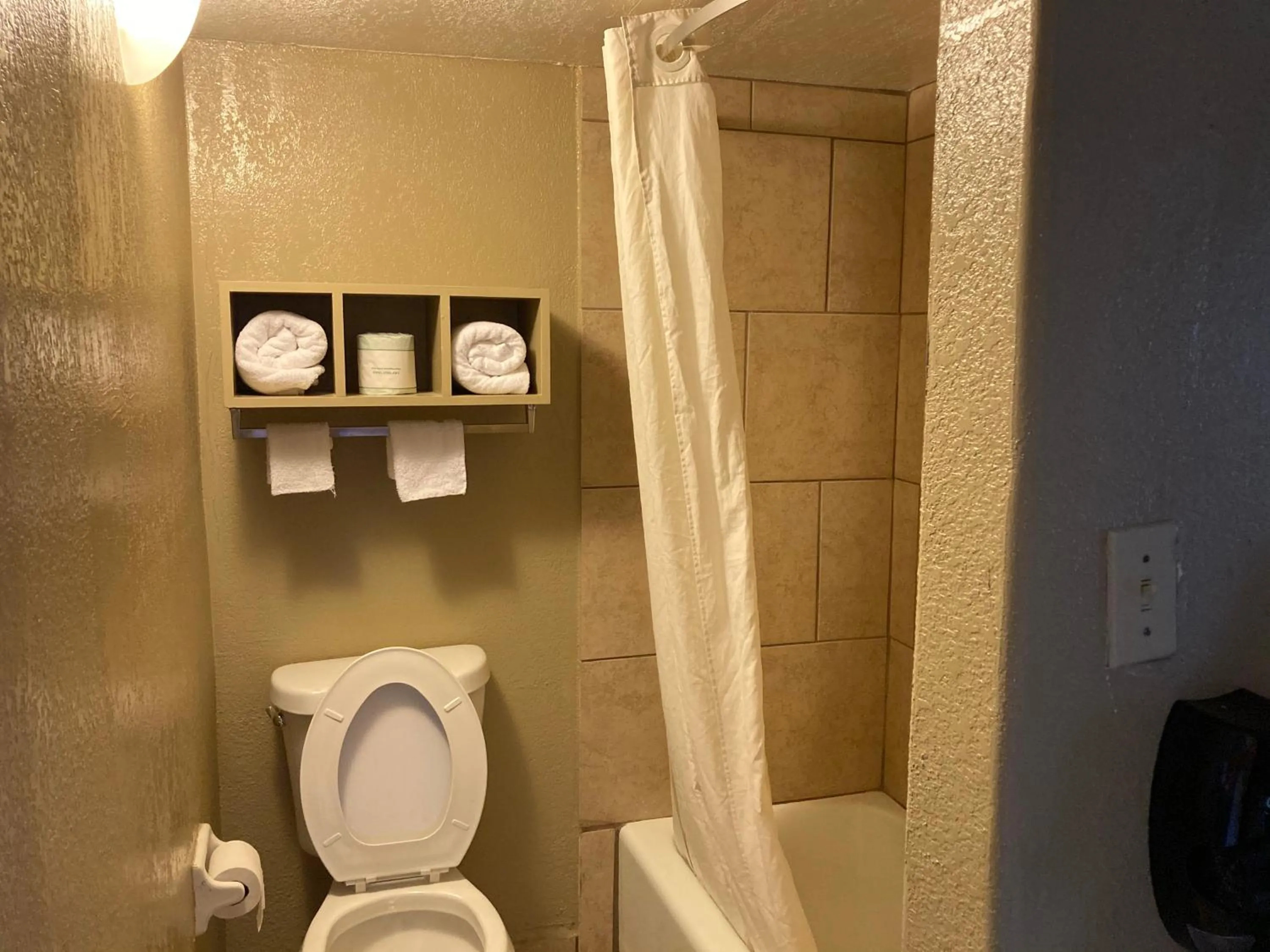 Bathroom in Super 8 by Wyndham Little Rock/North/Airport
