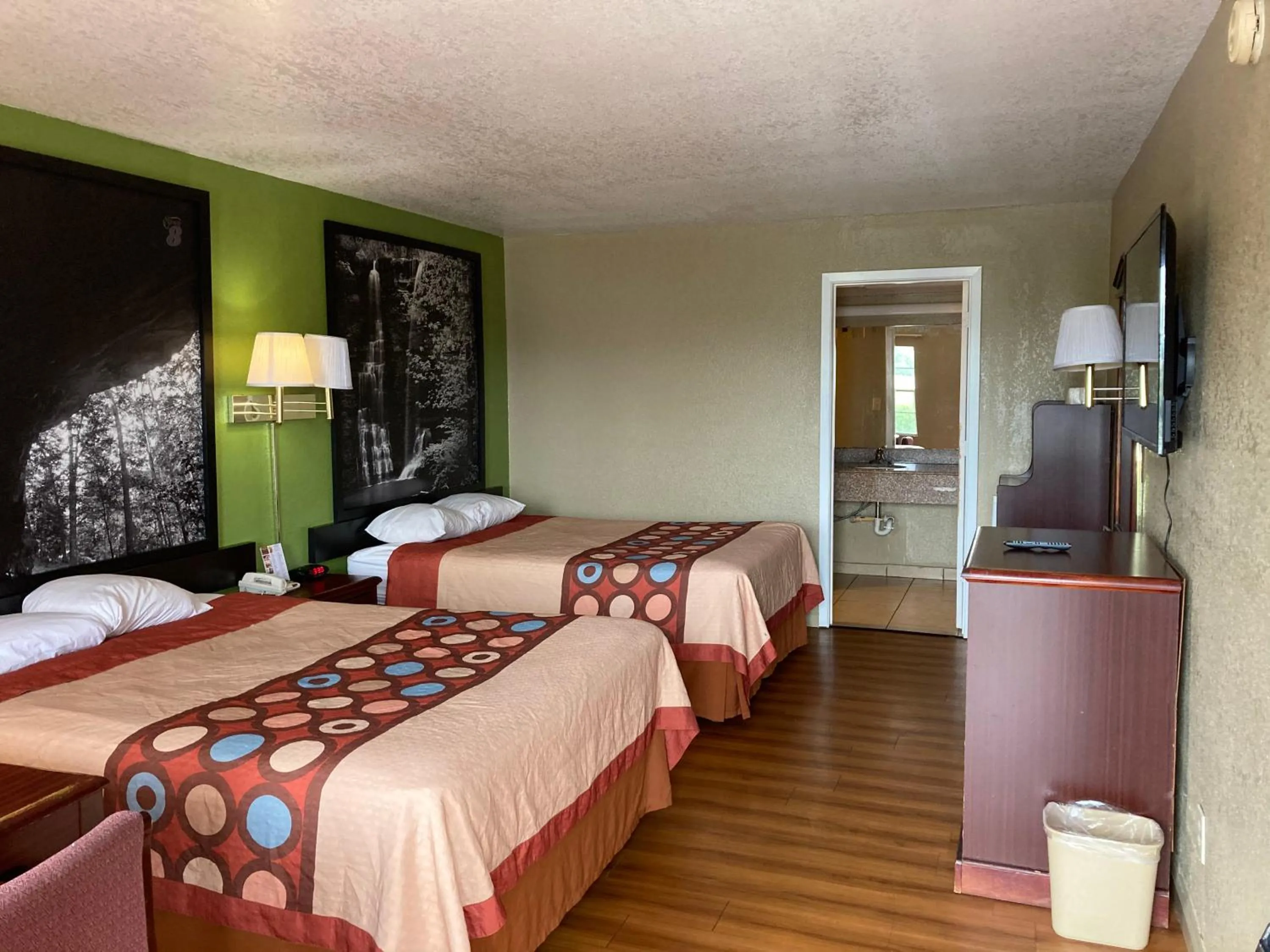 Photo of the whole room in Super 8 by Wyndham Little Rock/North/Airport