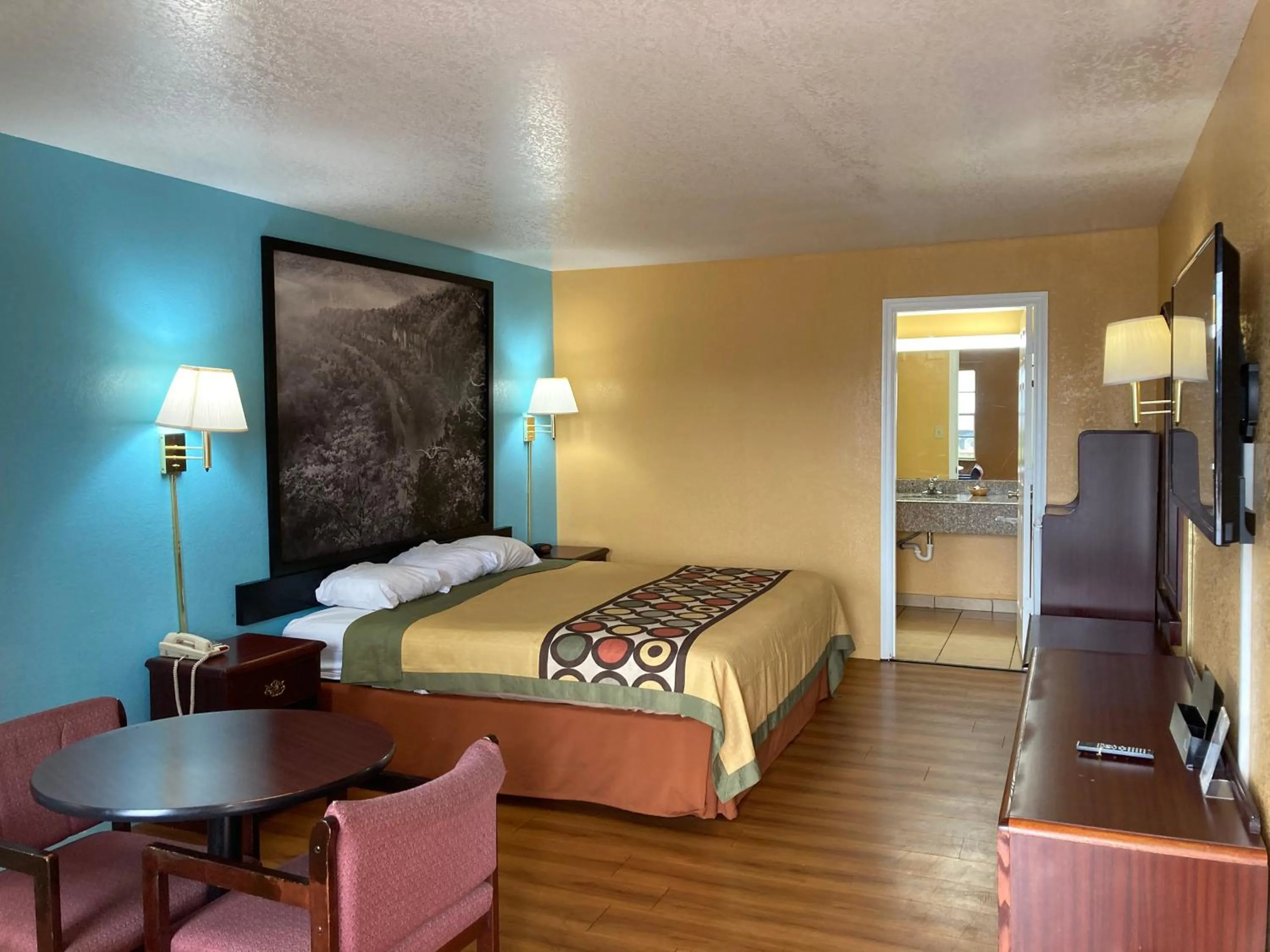 Photo of the whole room in Super 8 by Wyndham Little Rock/North/Airport