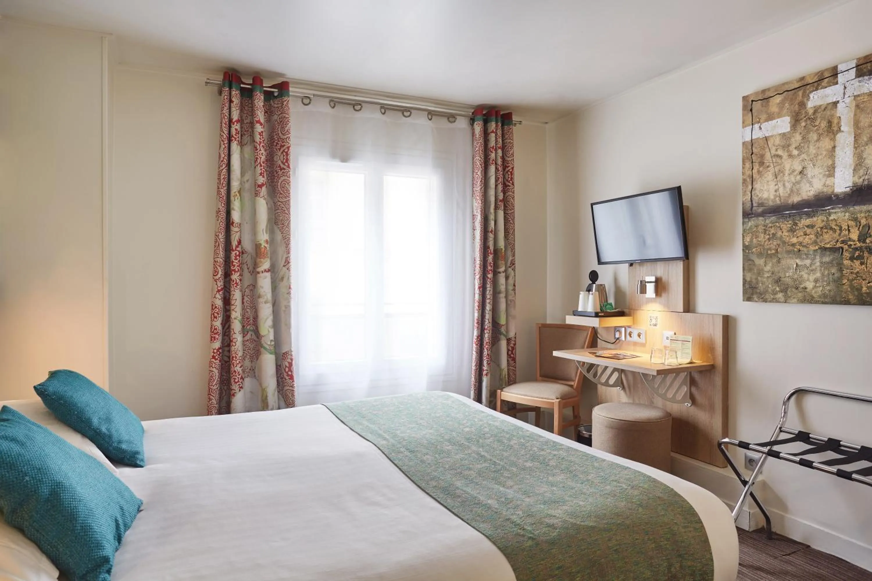 Bed in Hotel Beaugrenelle Tour Eiffel