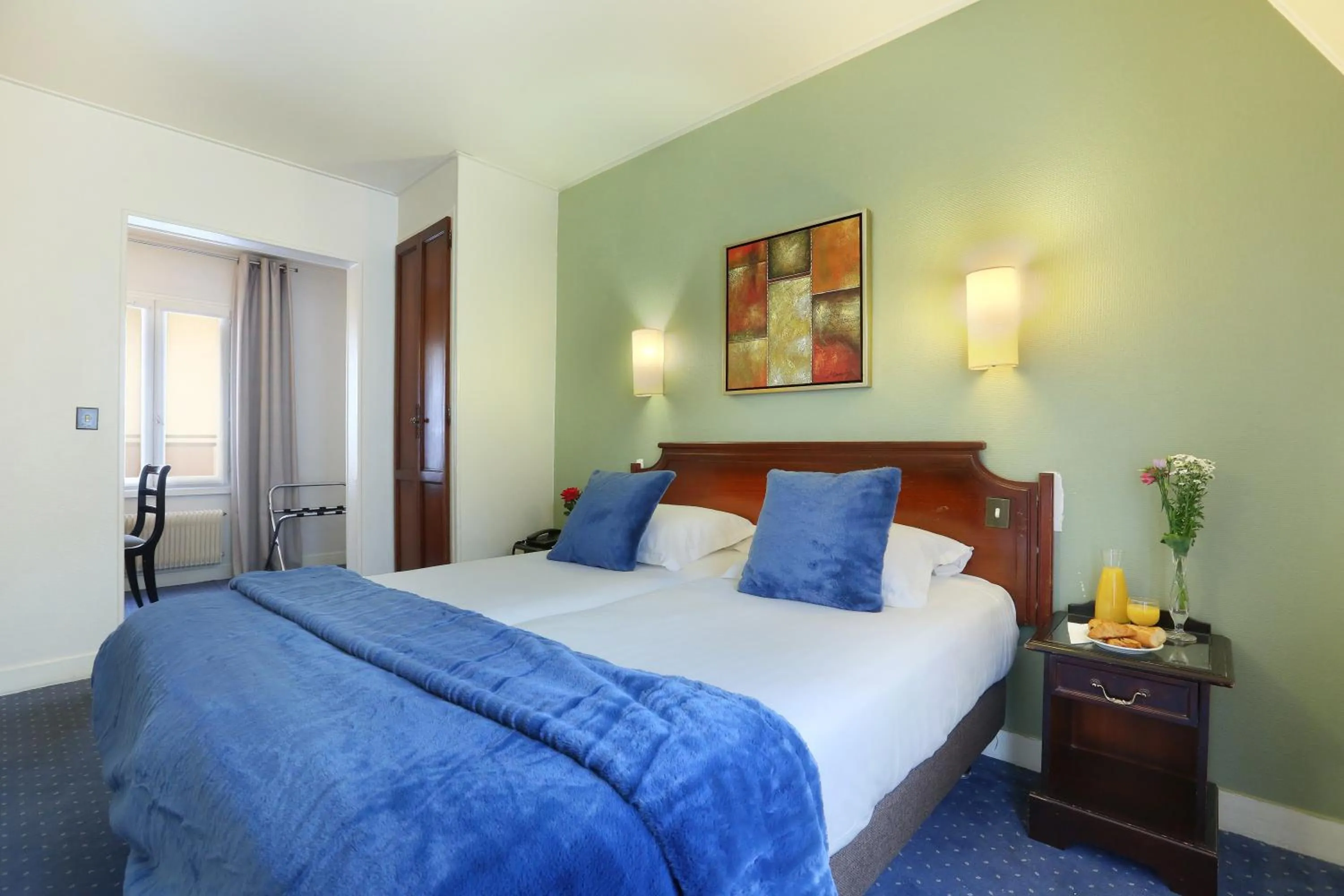 Bedroom, Bed in Hotel Beaugrenelle Tour Eiffel