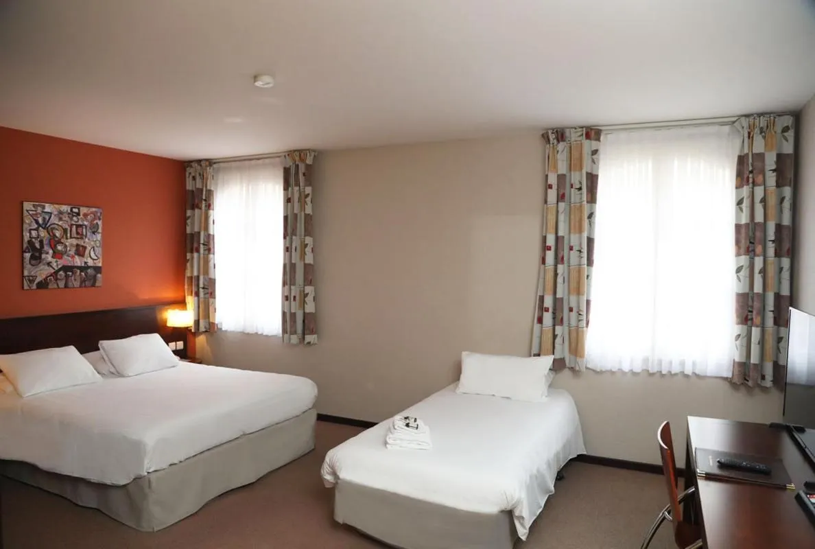 Bed in Hôtel de l'Abbaye des Prémontrés