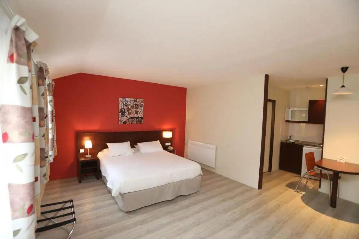 Comfort Double Room in Hôtel de l'Abbaye des Prémontrés Comfort Double Room in Hôtel de l'Abbaye des Prémontrés