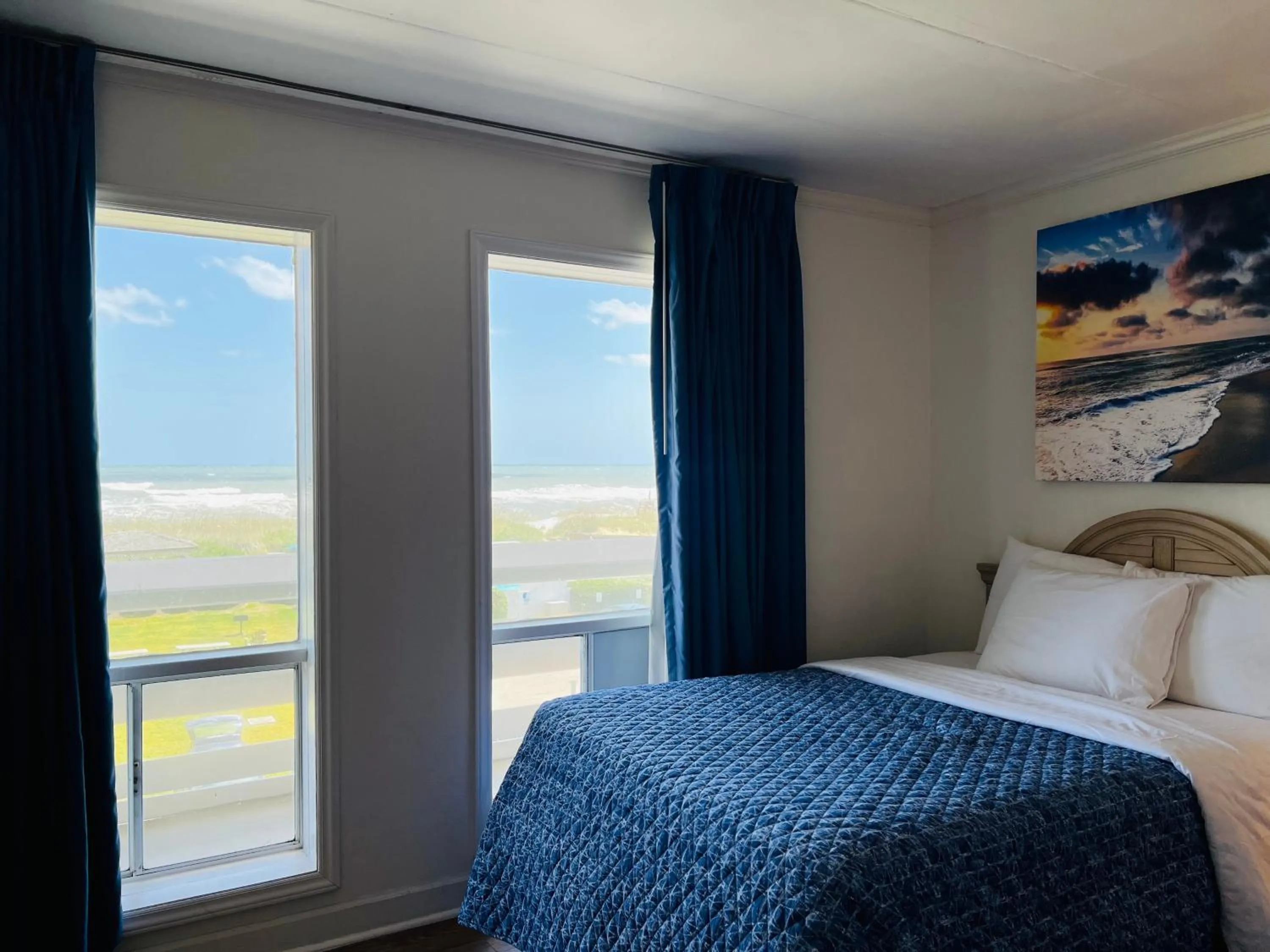 Bed in Mariner Inn And Suites