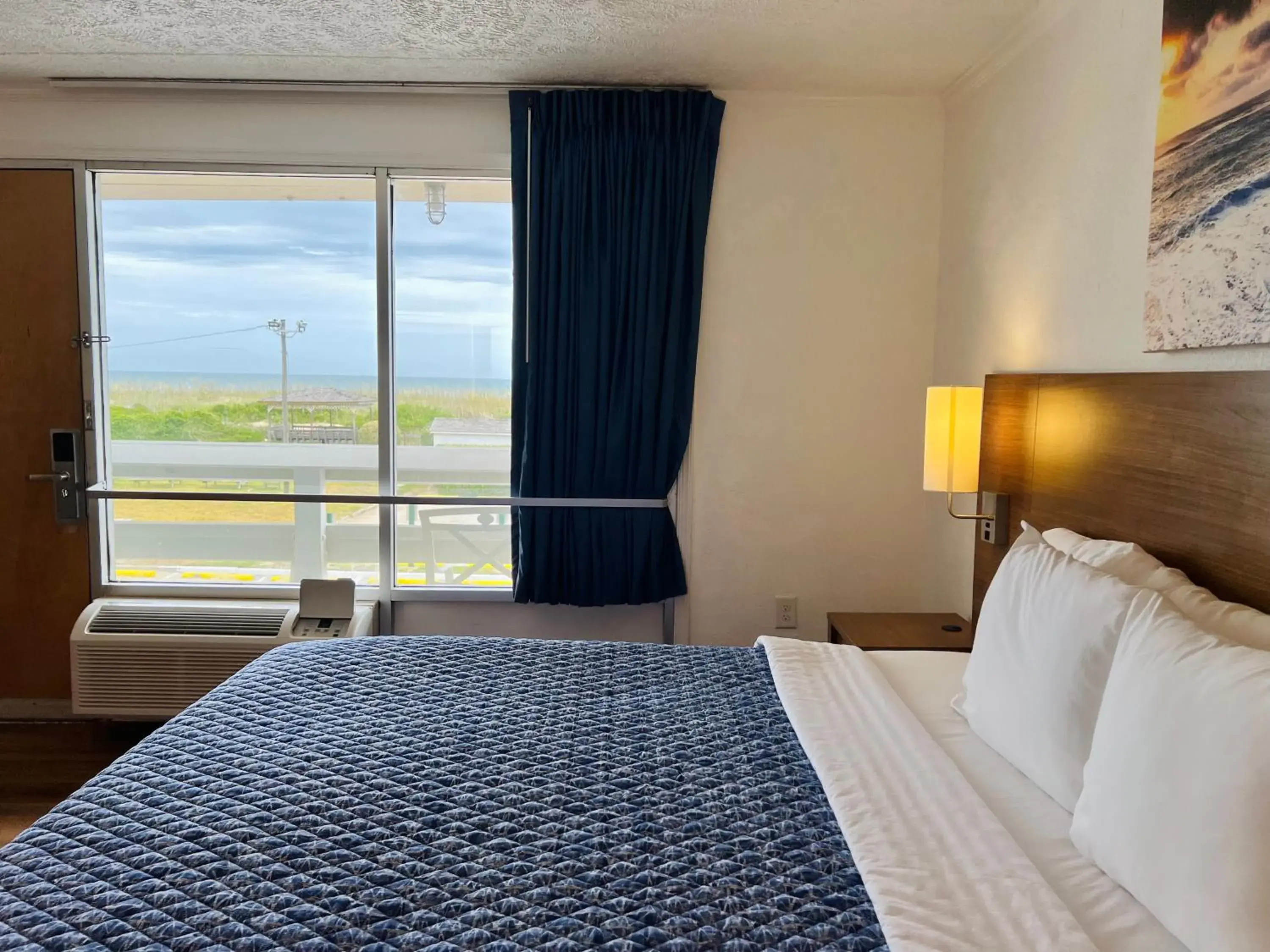 King Room with Ocean View - single occupancy - Non-Smoking in Mariner Inn And Suites King Room with Ocean View - single occupancy - Non-Smoking in Mariner Inn And Suites