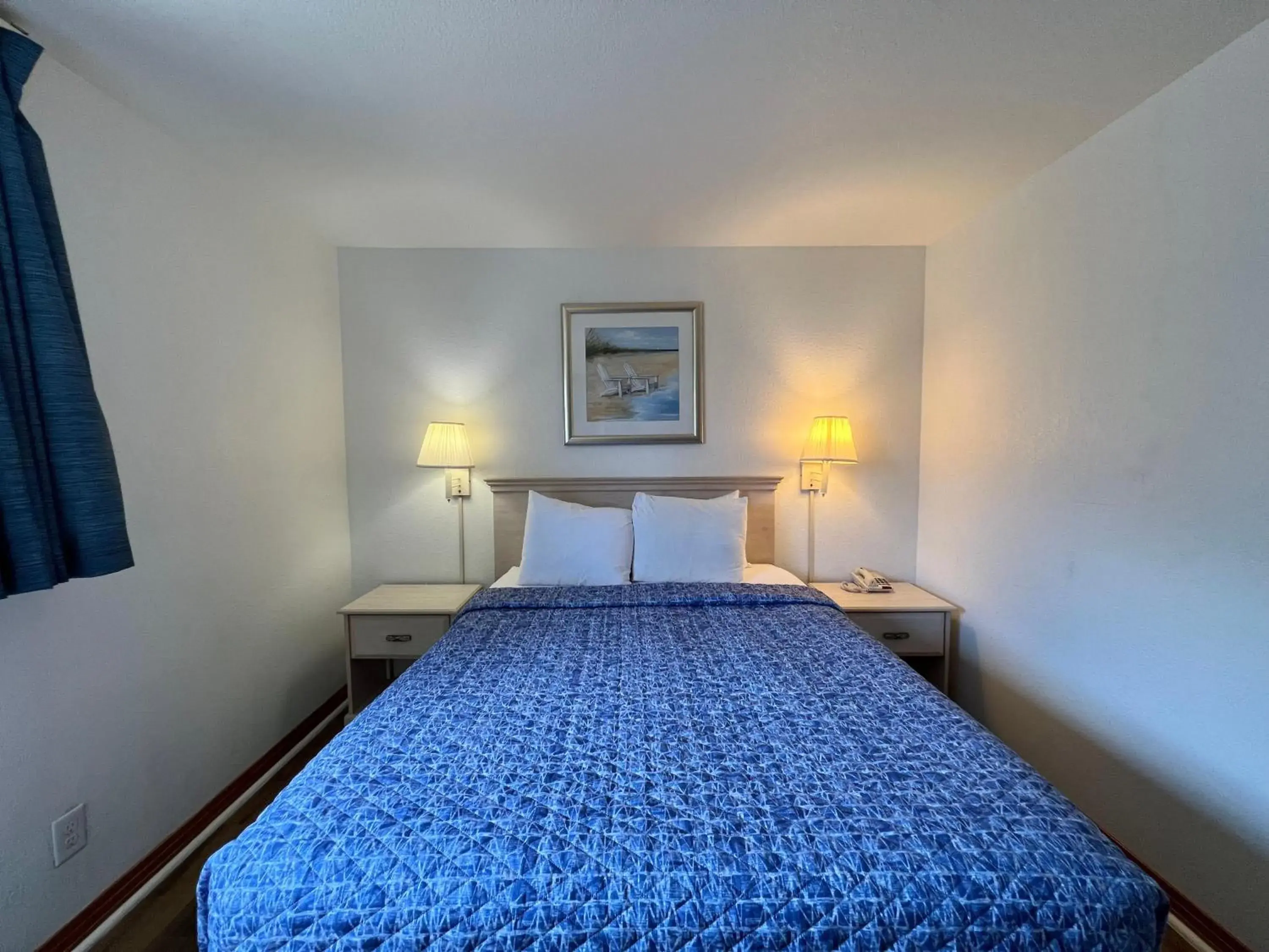 Queen Suite - single occupancy - Non-Smoking in Mariner Inn And Suites Queen Suite - single occupancy - Non-Smoking in Mariner Inn And Suites