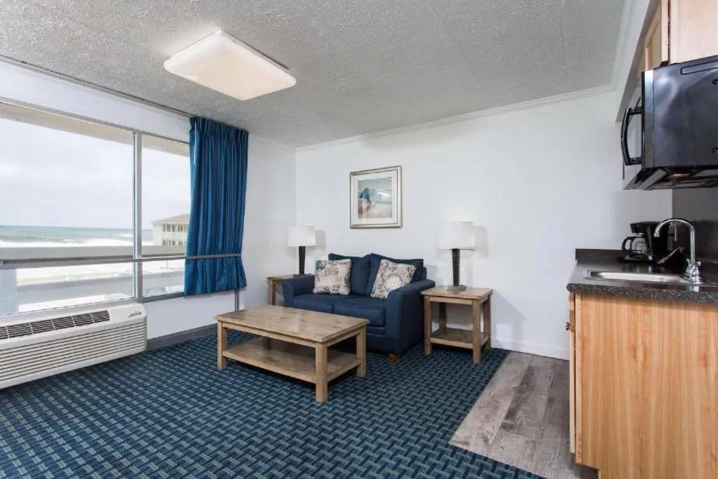 King Suite with Ocean View - single occupancy - Non-Smoking in Mariner Inn And Suites