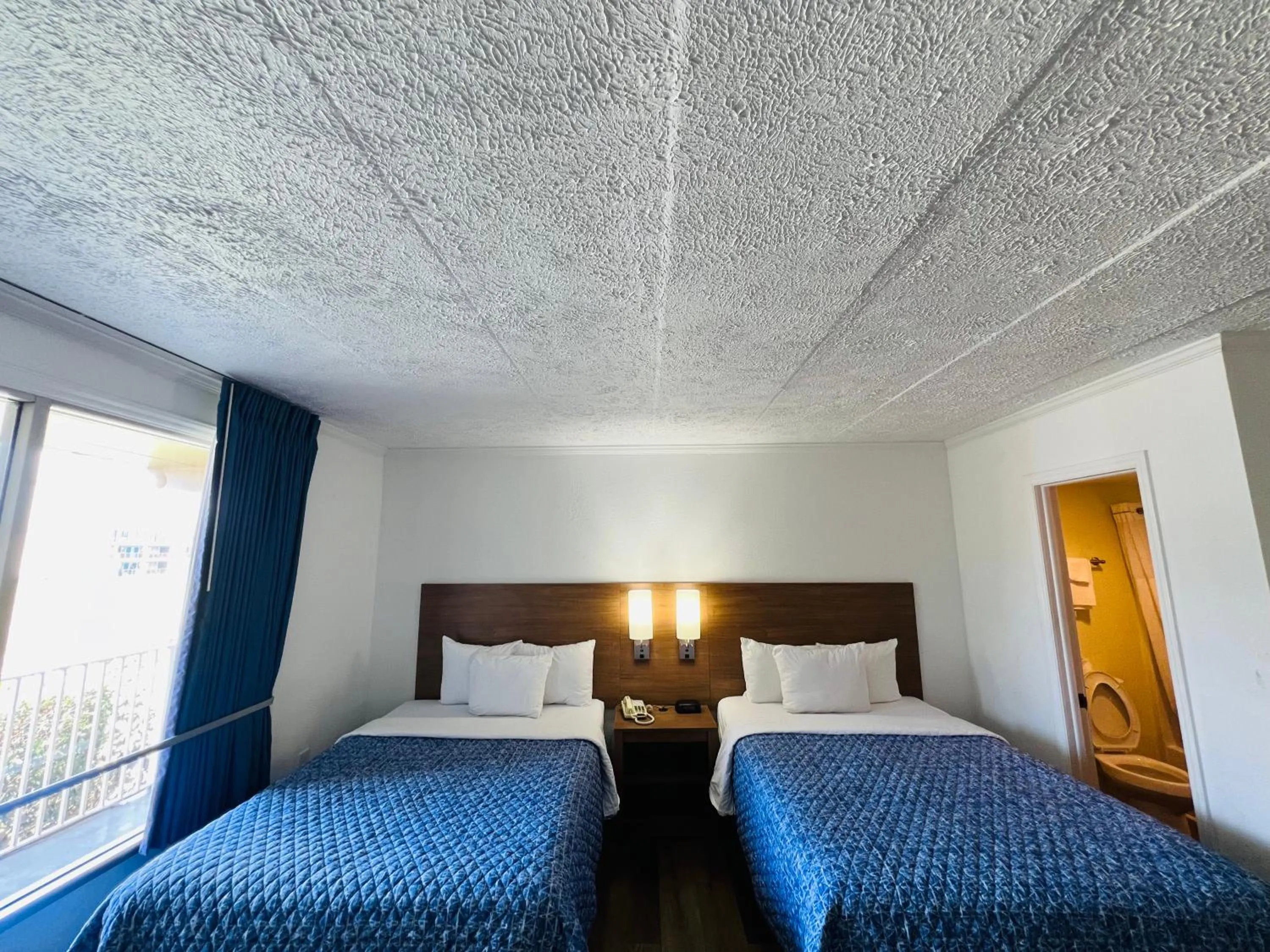 Bed in Mariner Inn And Suites