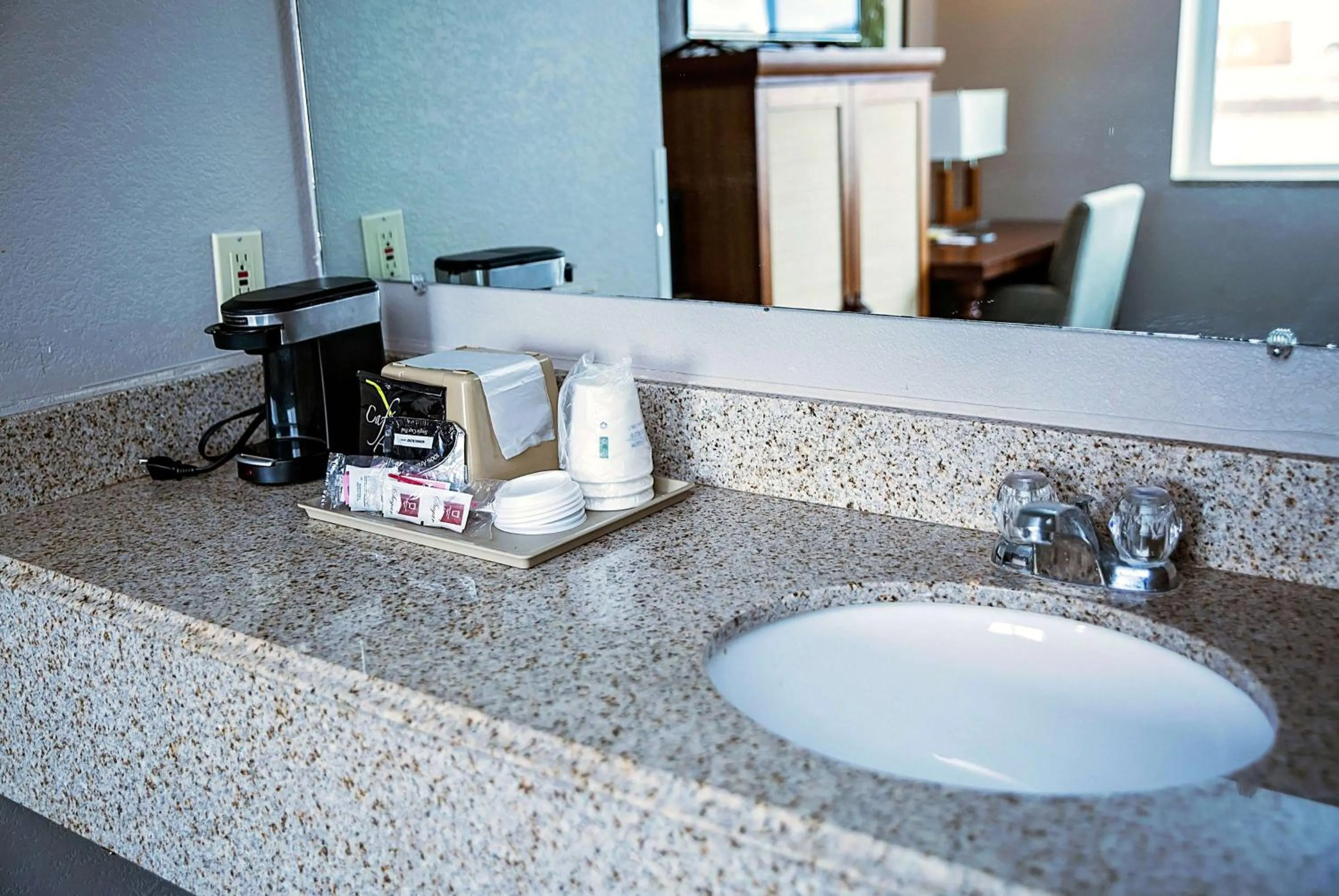 Lobby or reception in Super 8 by Wyndham Holbrook