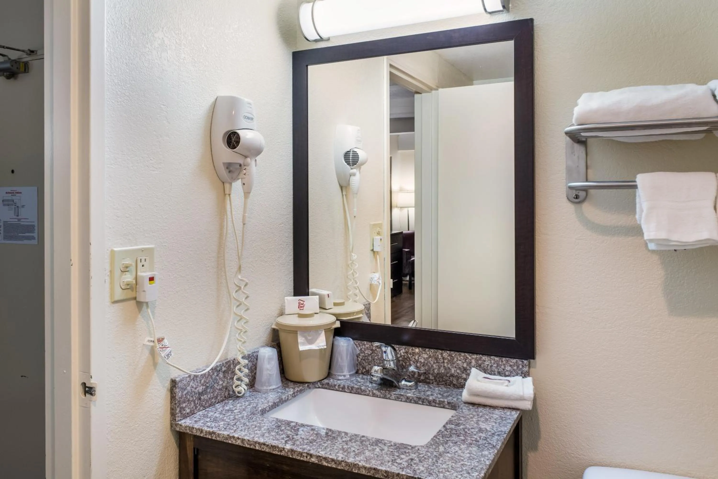 Bathroom in Red Roof Inn Richmond, IN