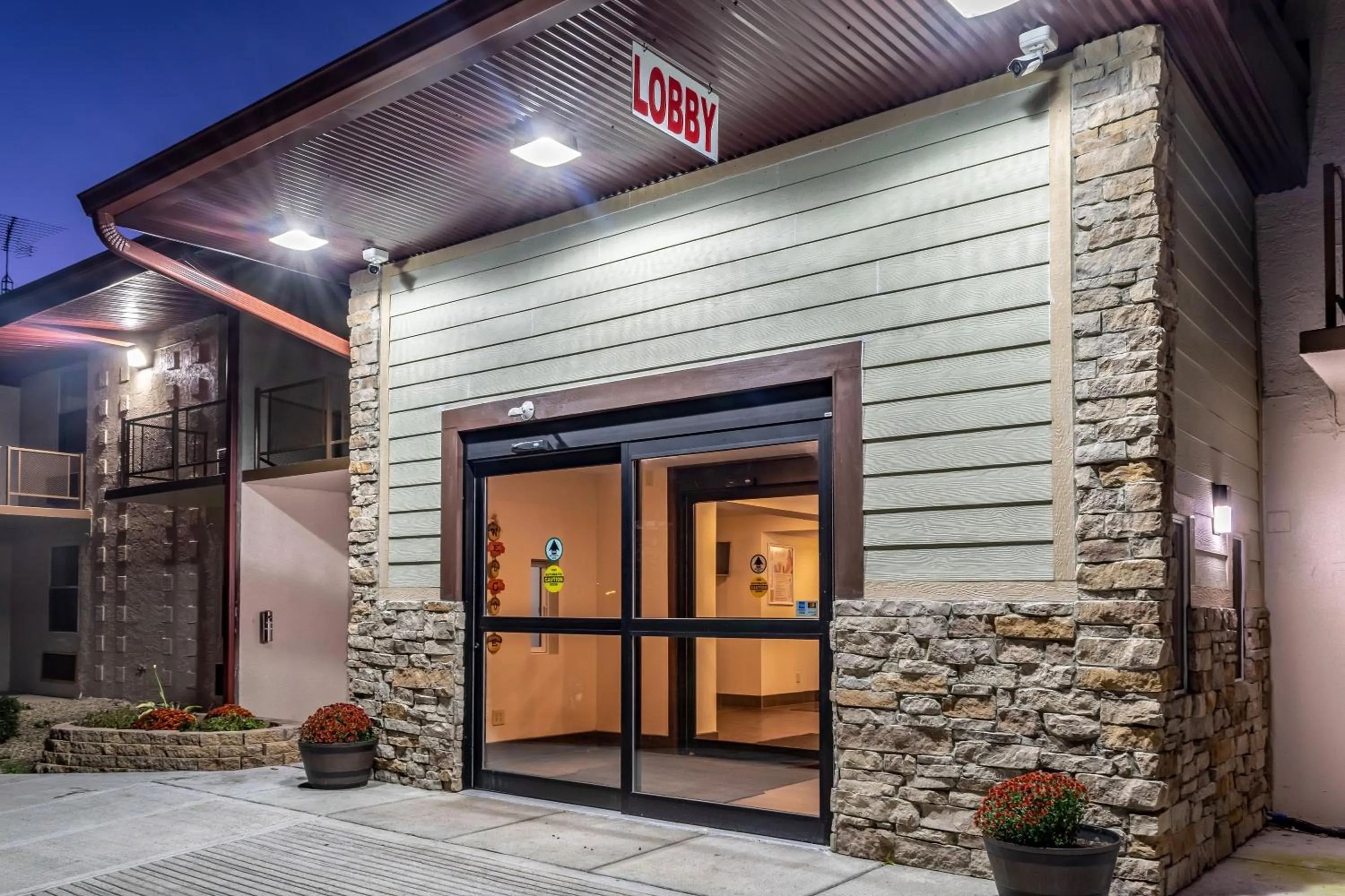 Property building in Red Roof Inn Richmond, IN