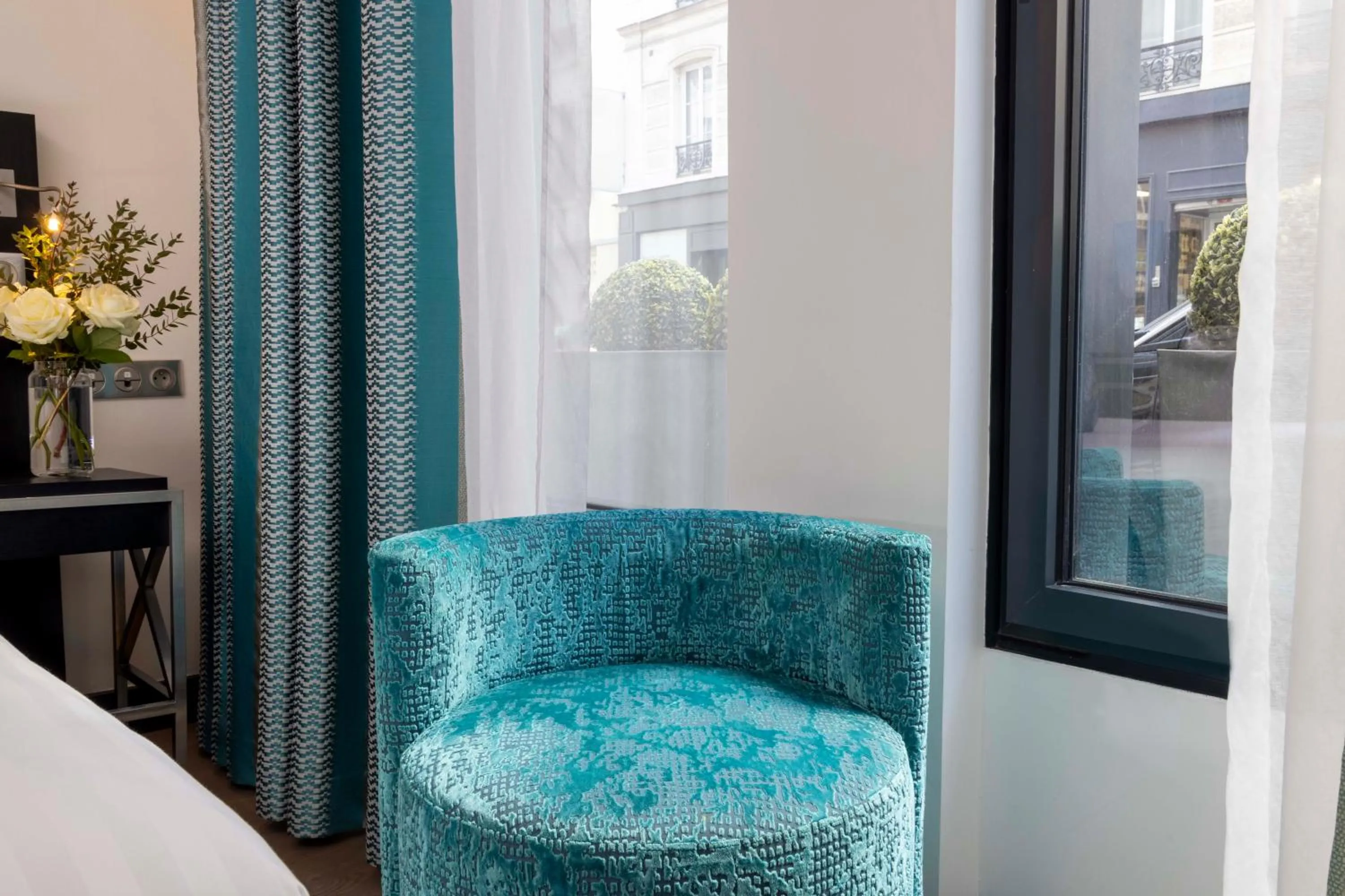 Seating area, Bed in Hôtel Gustave