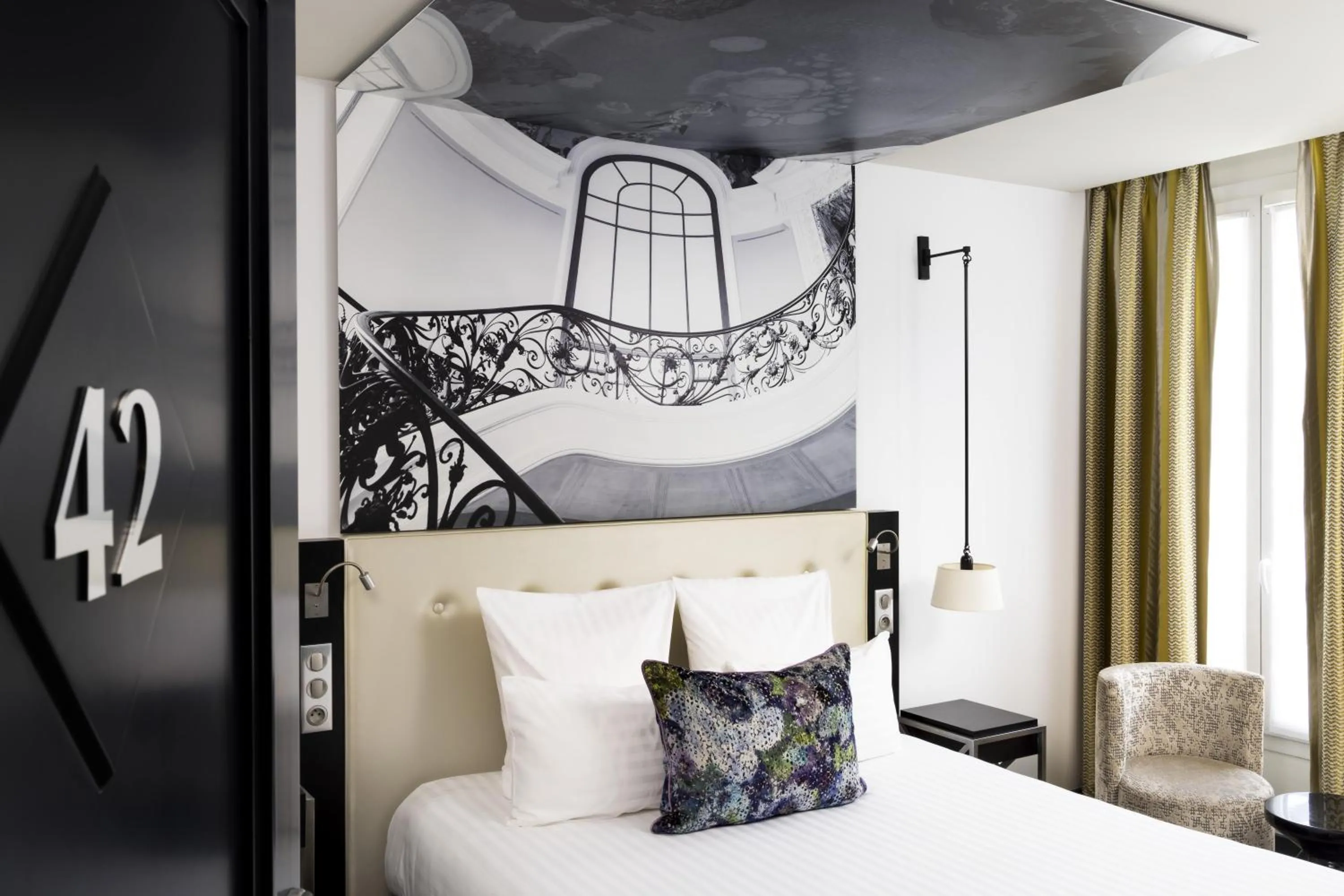 Bedroom, Bed in Hôtel Gustave