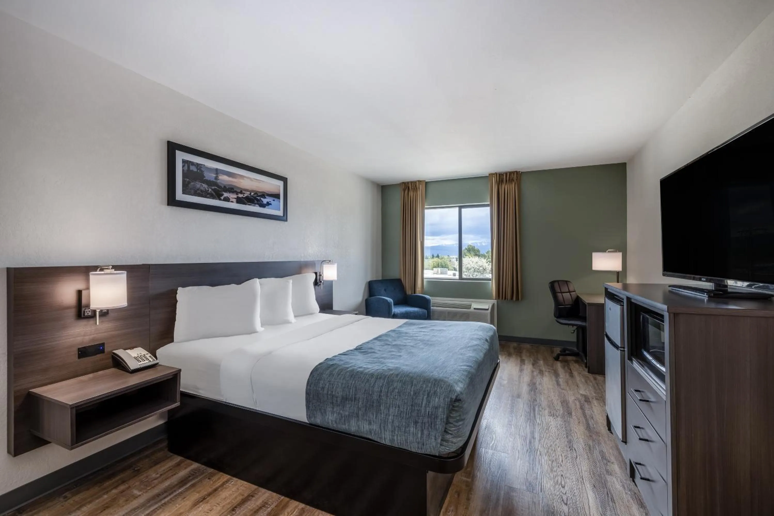 Guests, Bed in Wingate by Wyndham Butte City Center