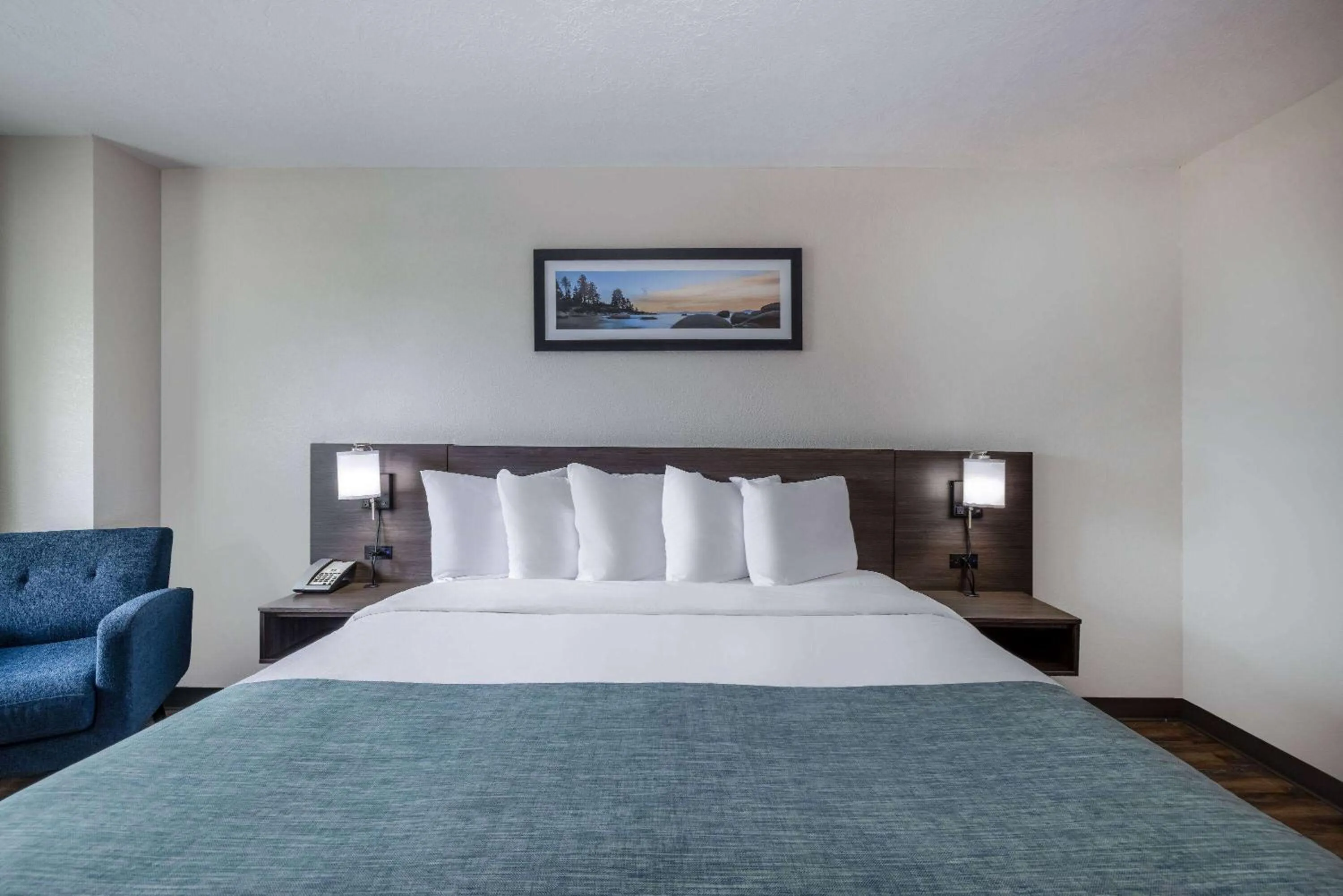 Bed in Wingate by Wyndham Butte City Center