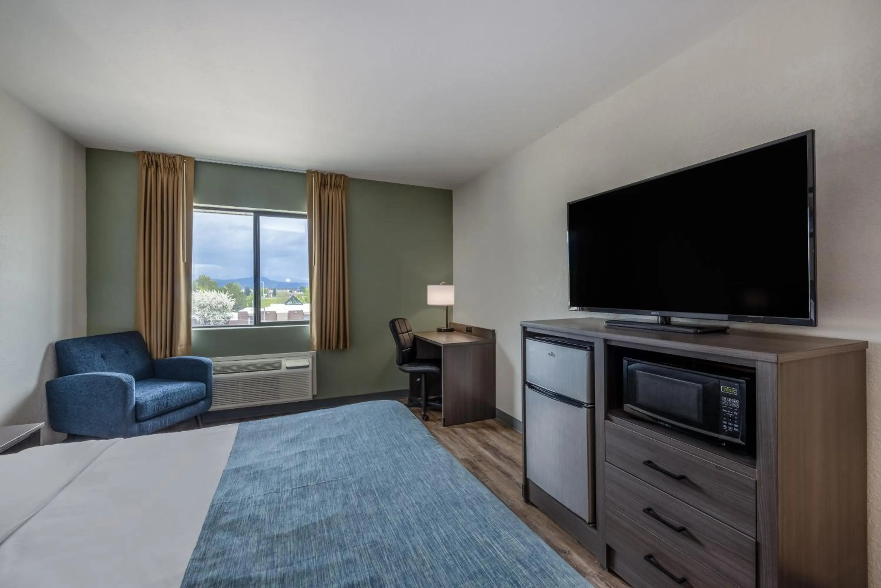 TV and multimedia, Bed in Wingate by Wyndham Butte City Center