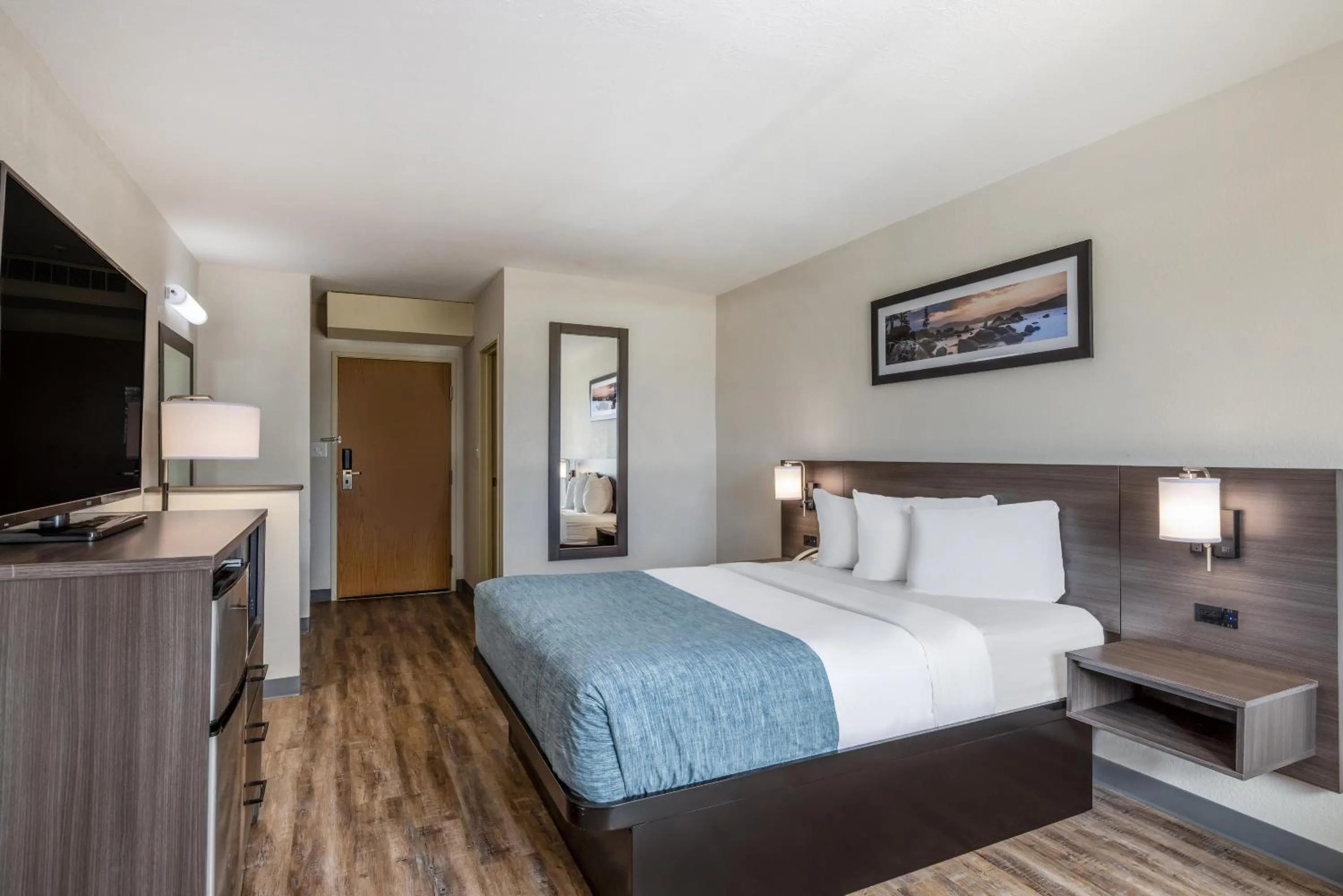 Bedroom, Bed in Wingate by Wyndham Butte City Center