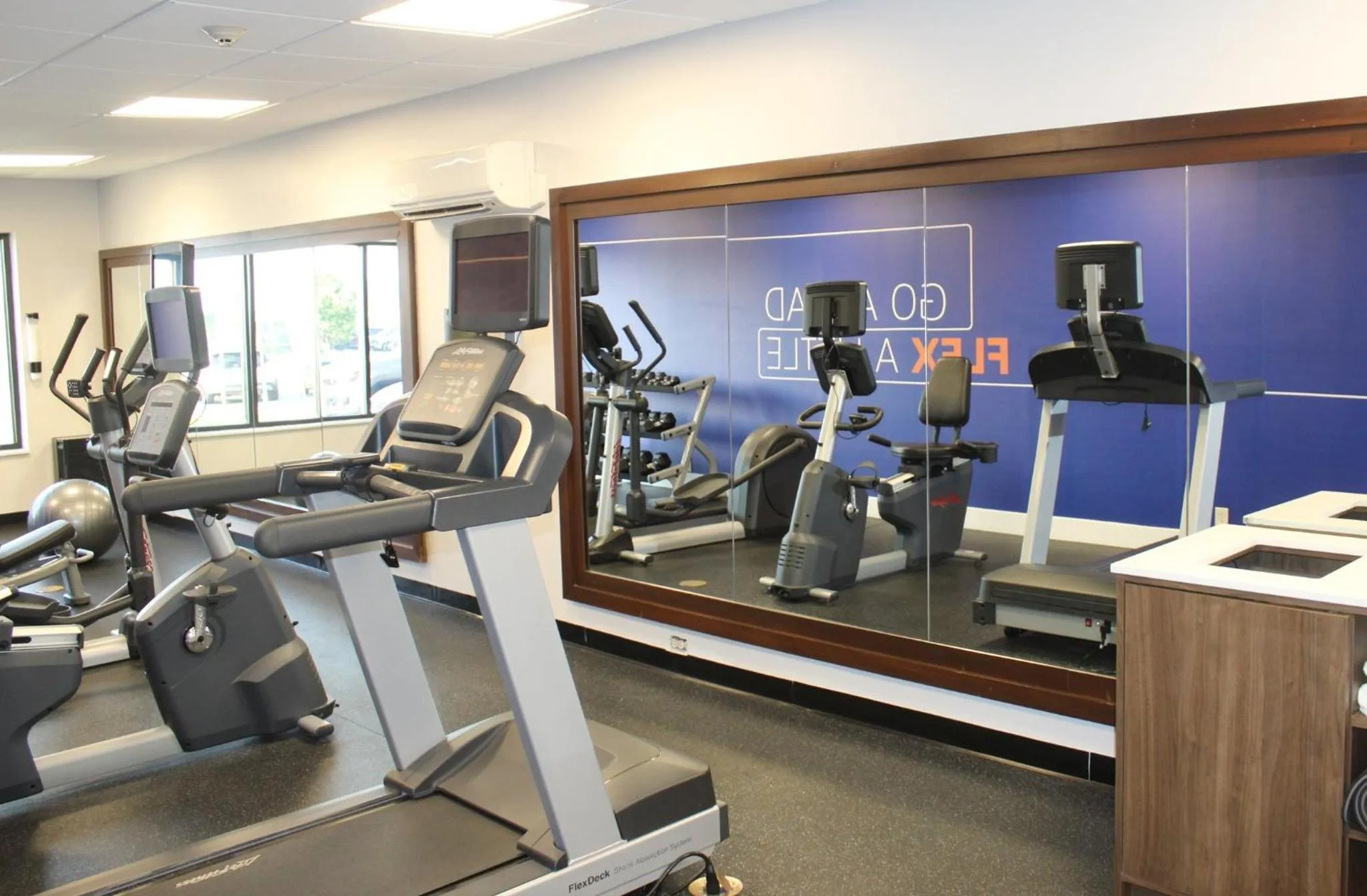 Spa and wellness centre/facilities in Holiday Inn Express & Suites Greenfield by IHG