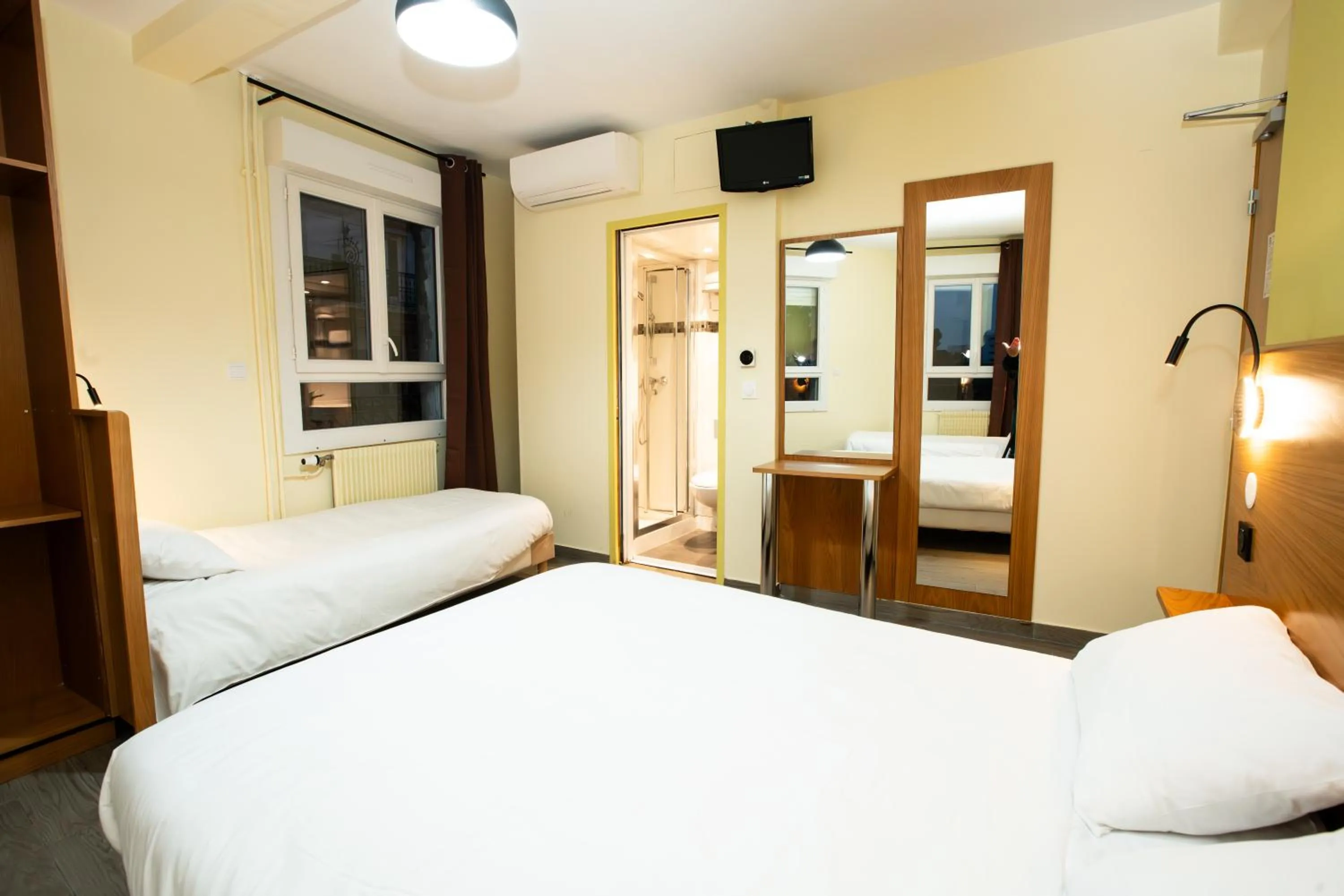 Bed in Hôtel de la Terrasse