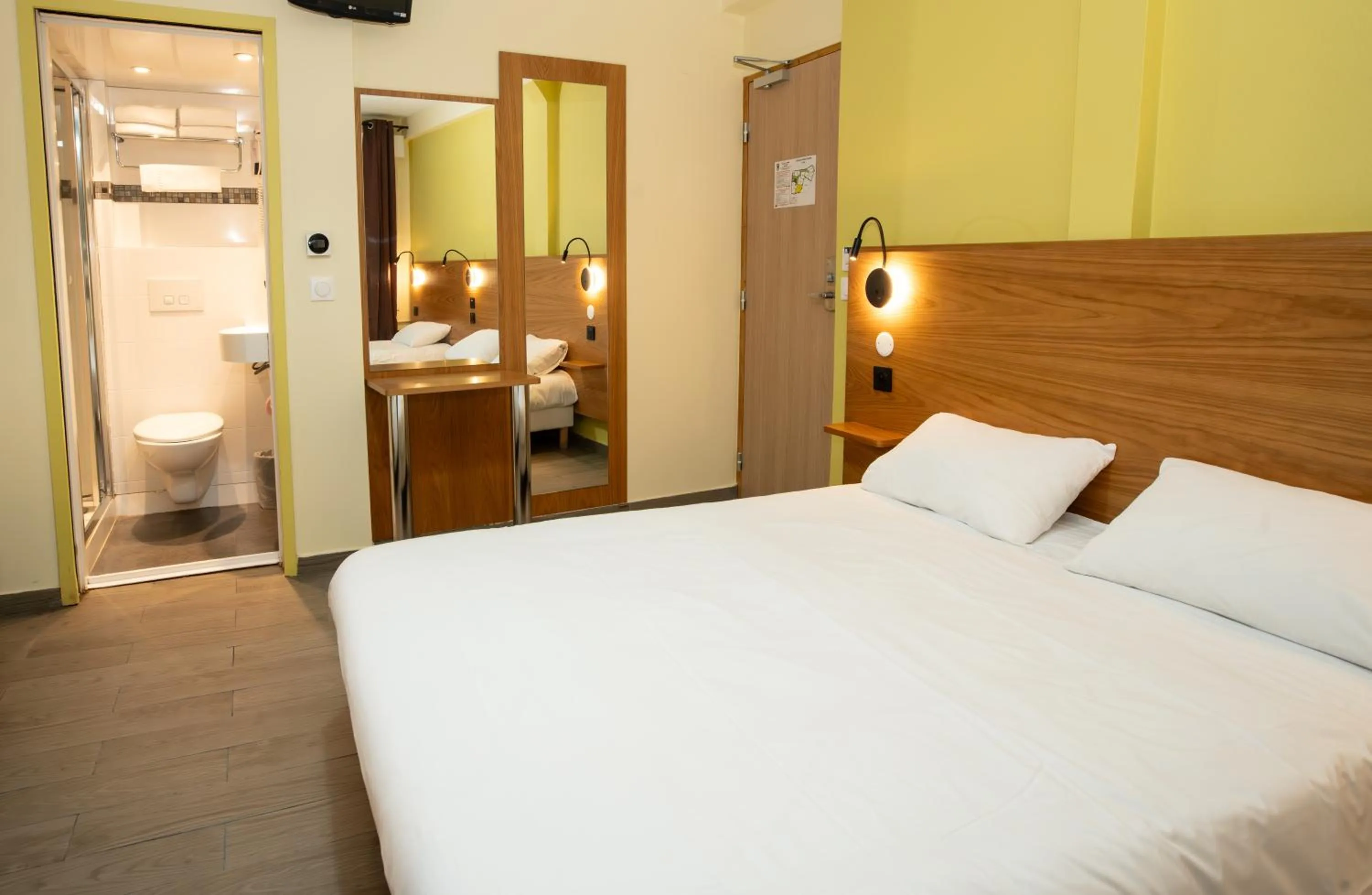 Bed in Hôtel de la Terrasse