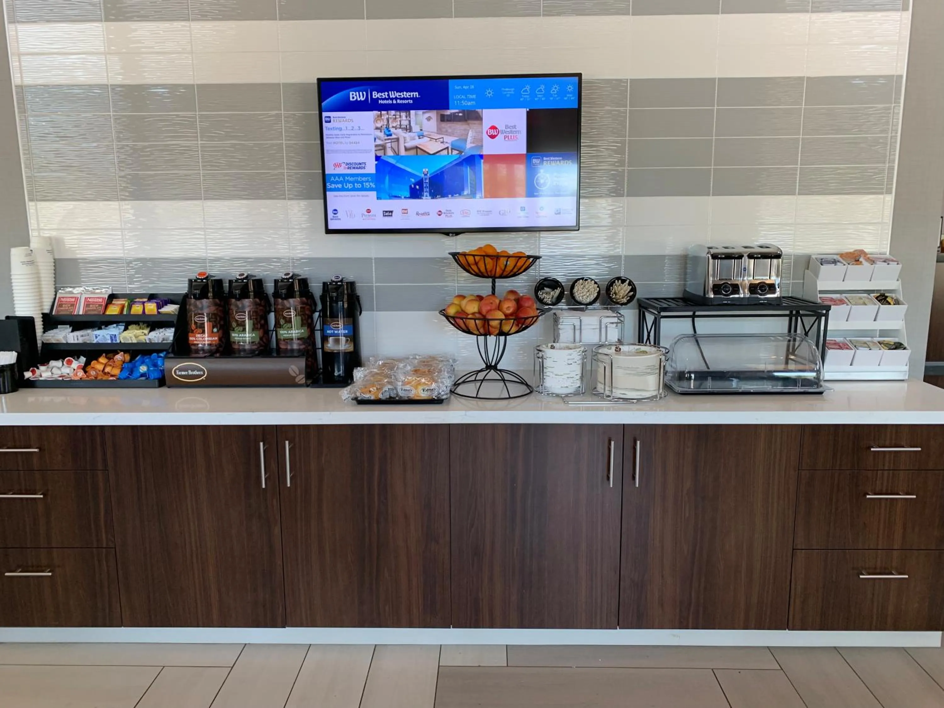 Coffee/tea facilities in Best Western Apricot Inn