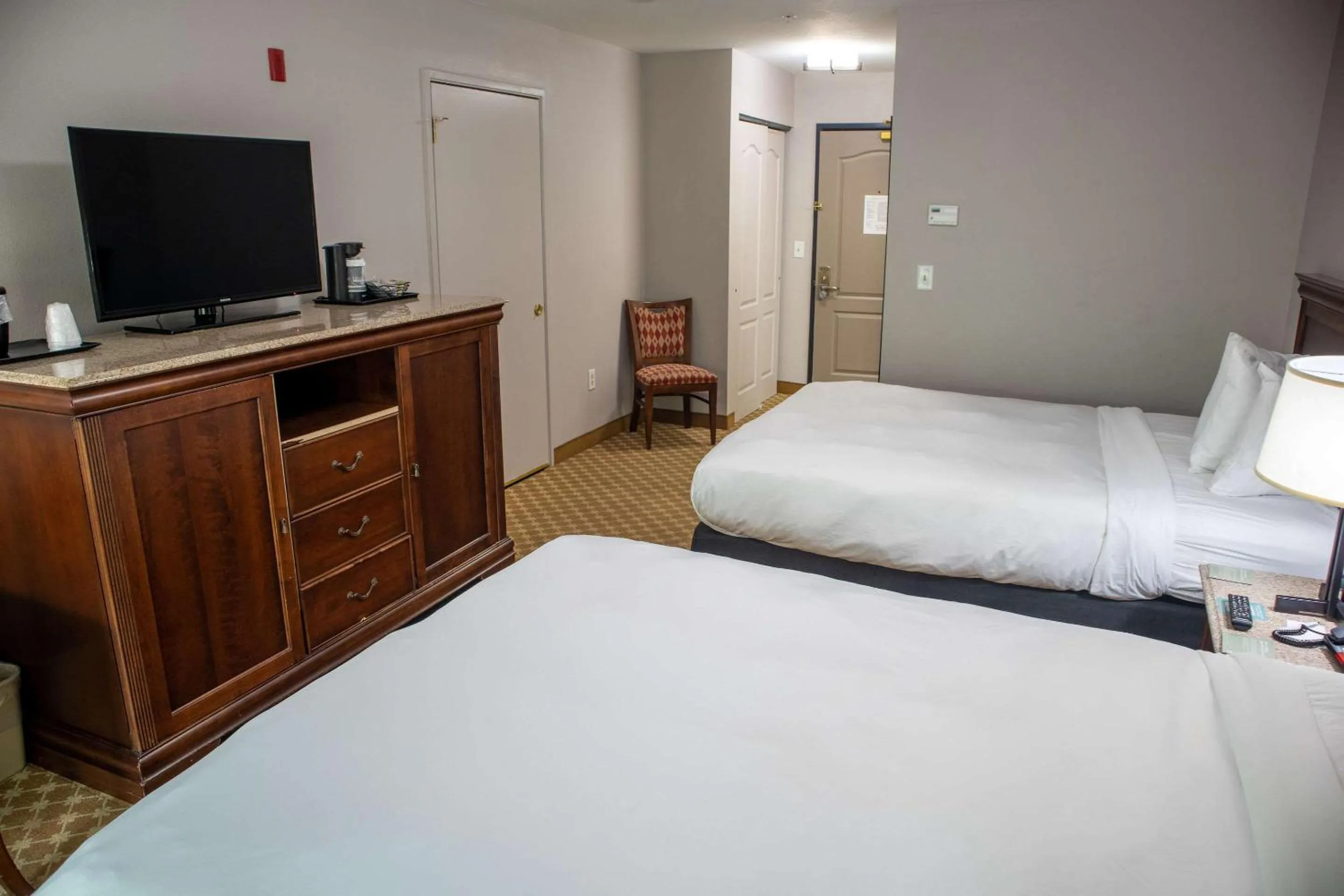 Bedroom, Bed in Country Inn & Suites by Radisson, Wilmington, NC