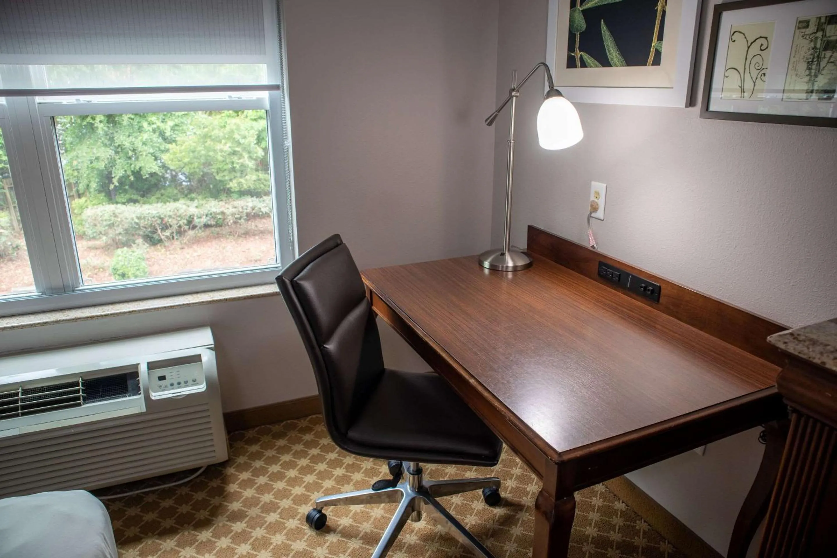 Bedroom in Country Inn & Suites by Radisson, Wilmington, NC