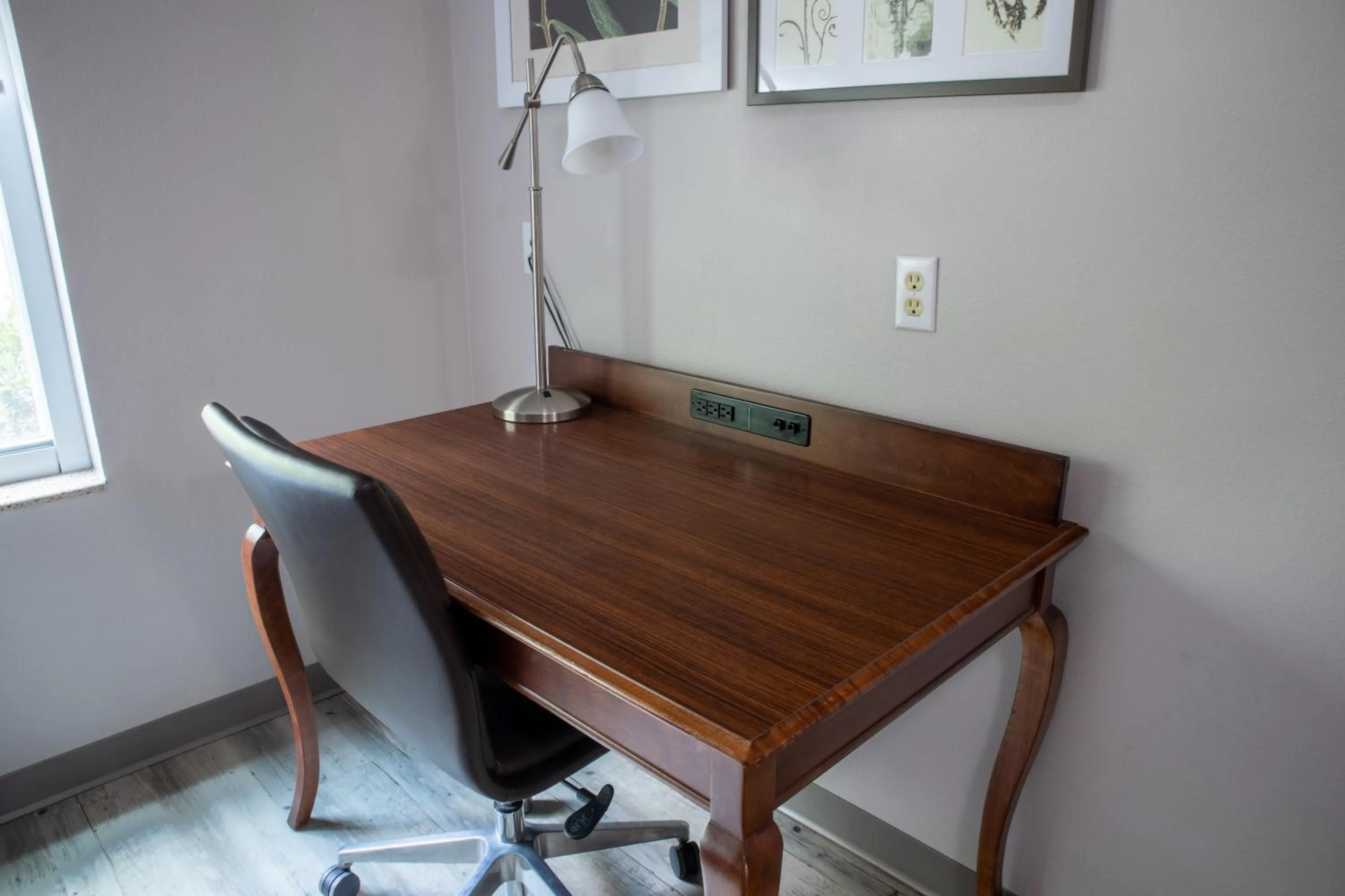 Bedroom in Country Inn & Suites by Radisson, Wilmington, NC